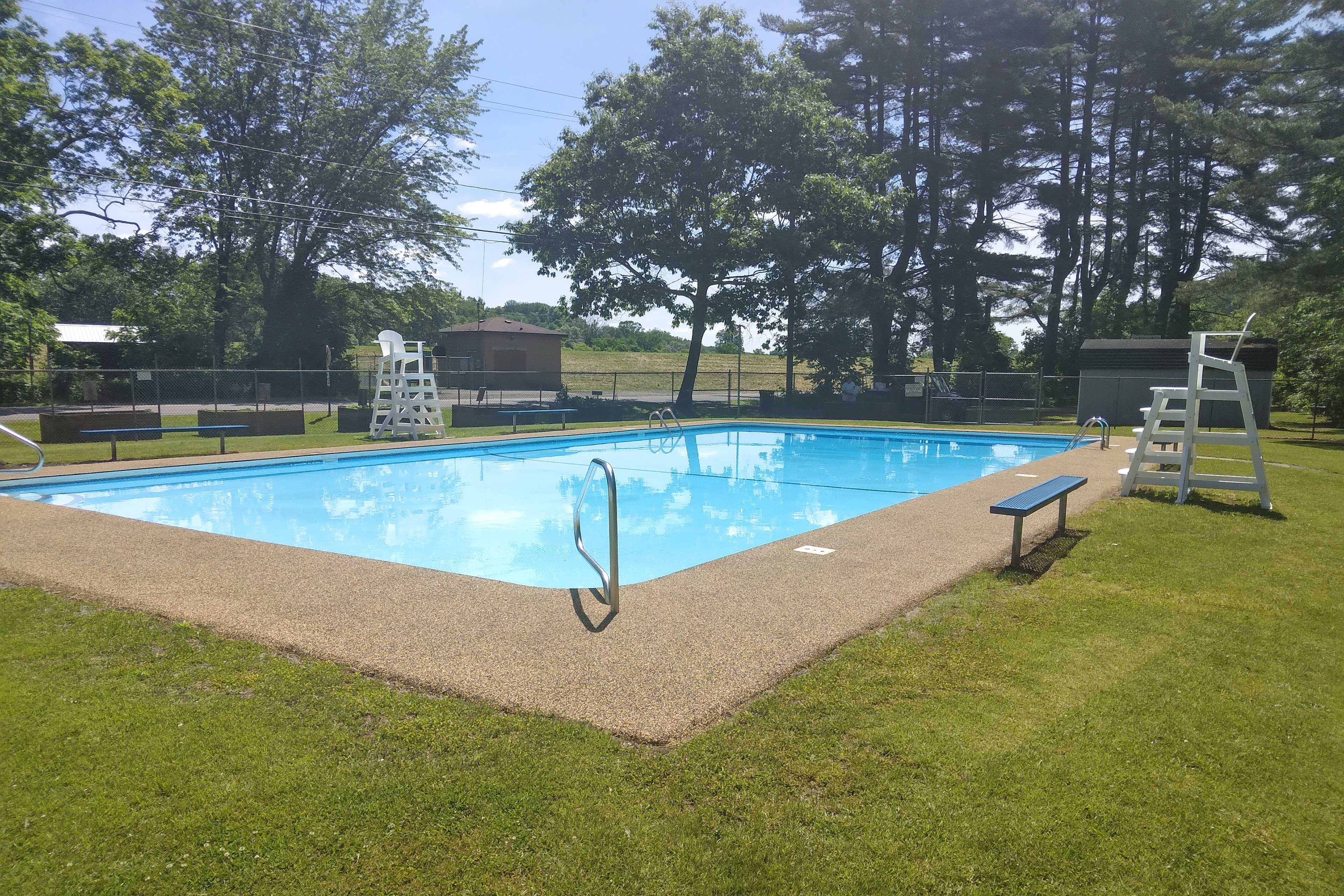 Community Outdoor Pool (Seasonal)