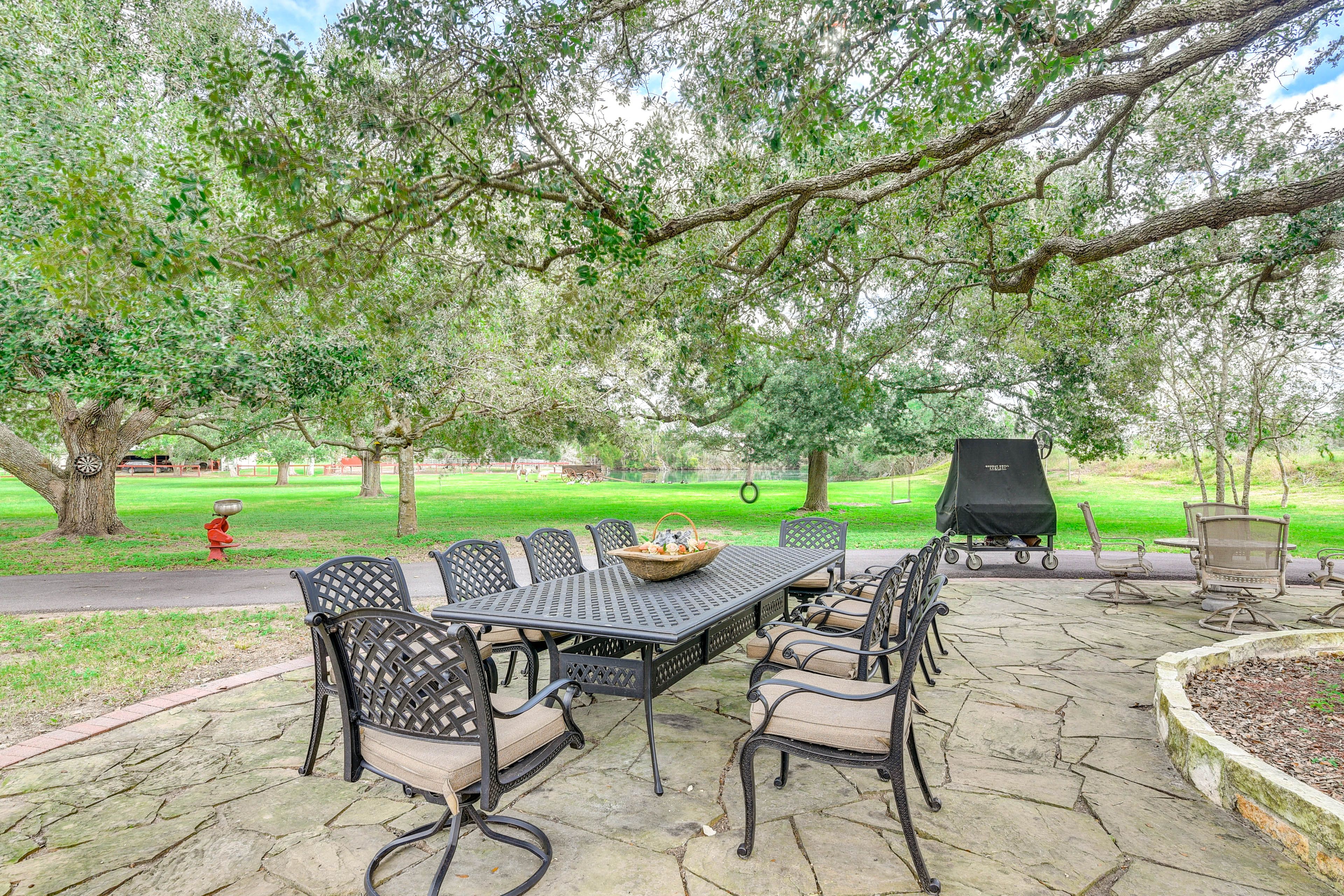 House Exterior | Dining Area | Charcoal Grill
