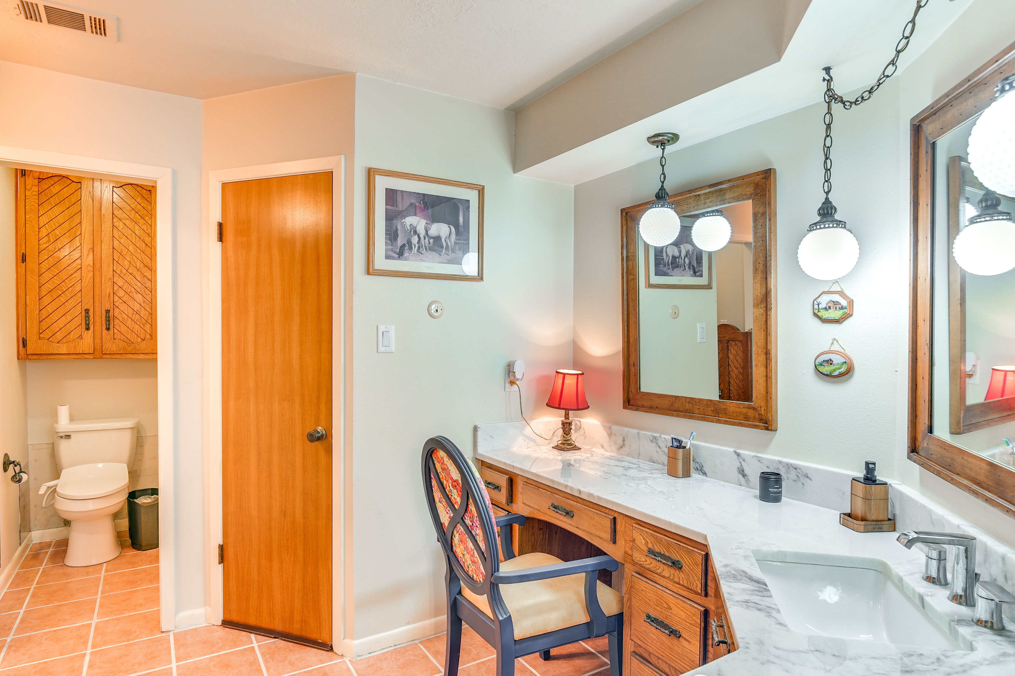 Full Bathroom | Towels Provided