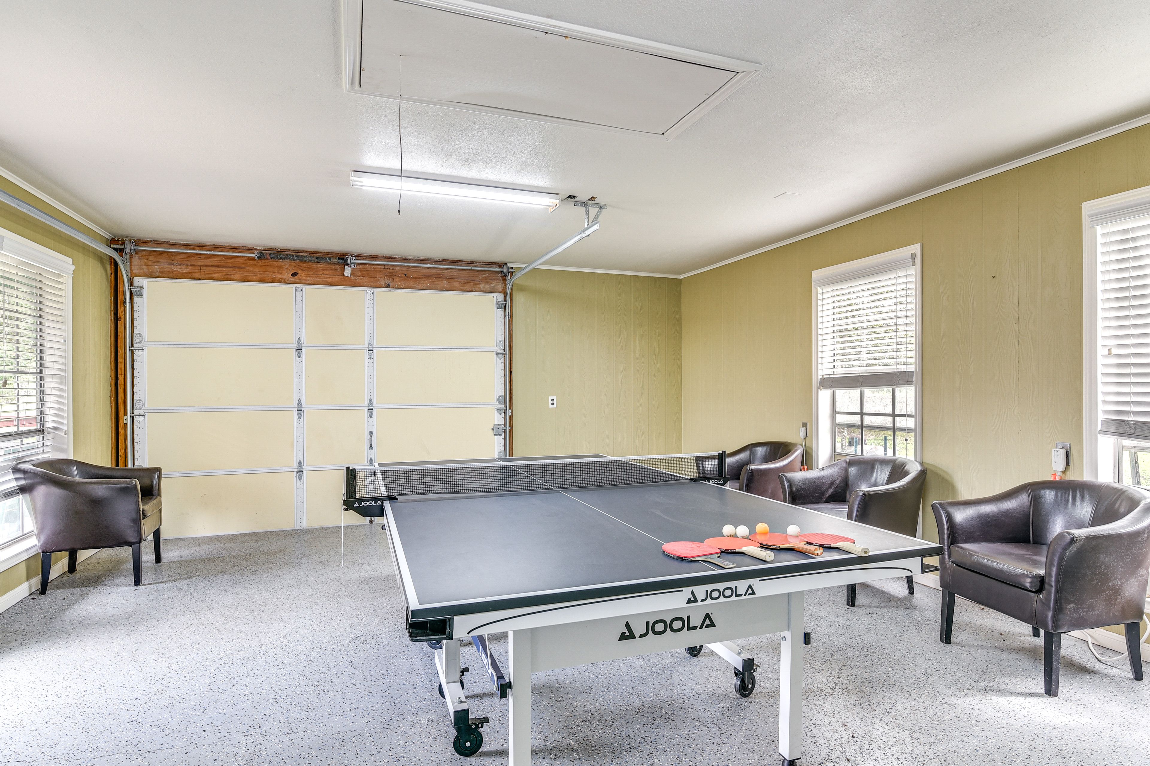 Furnished Garage | Ping-Pong Table