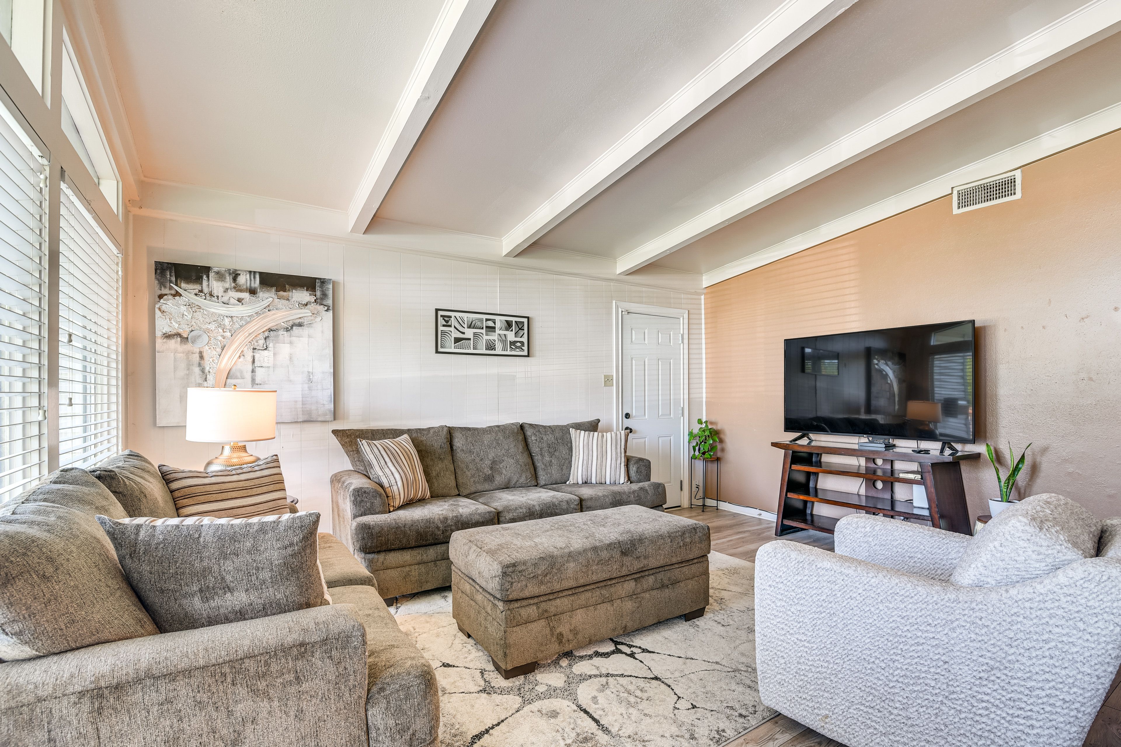 Texas City Vacation Rental | 3BR | 1.5BA | 1,107 Sq Ft | 1 Small Step for Entry