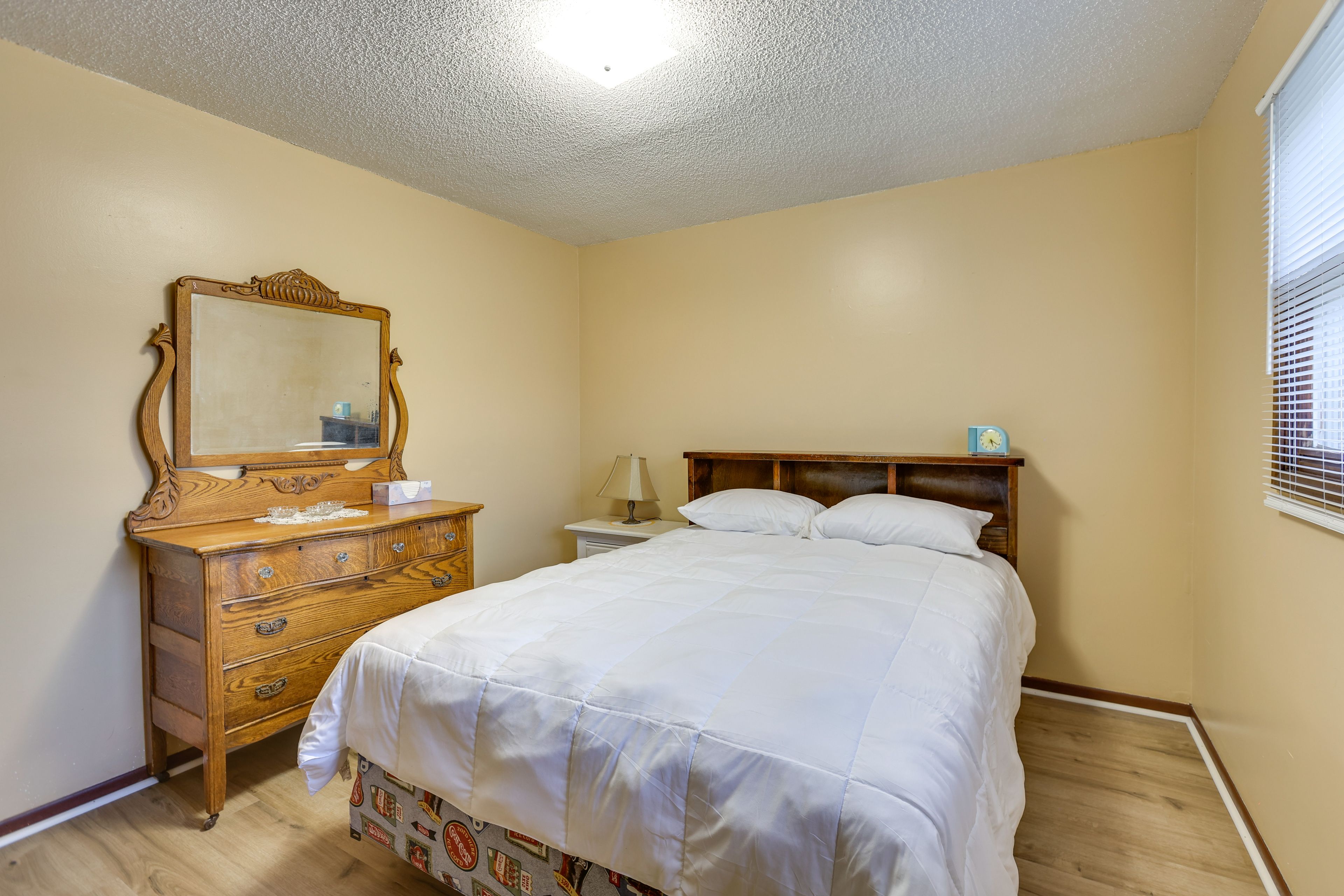 Bedroom 1 | Queen Bed