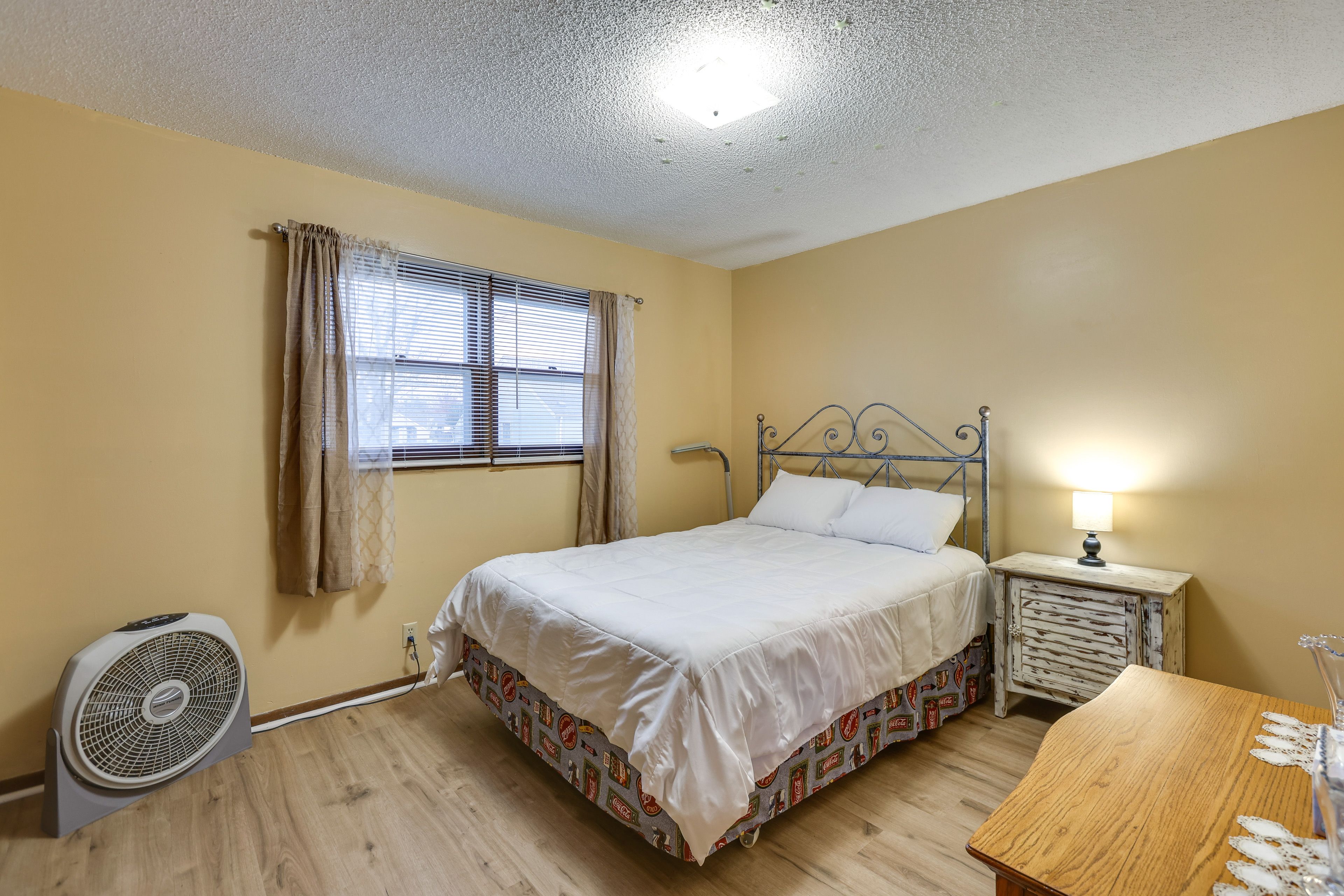 Bedroom 2 | Queen Bed