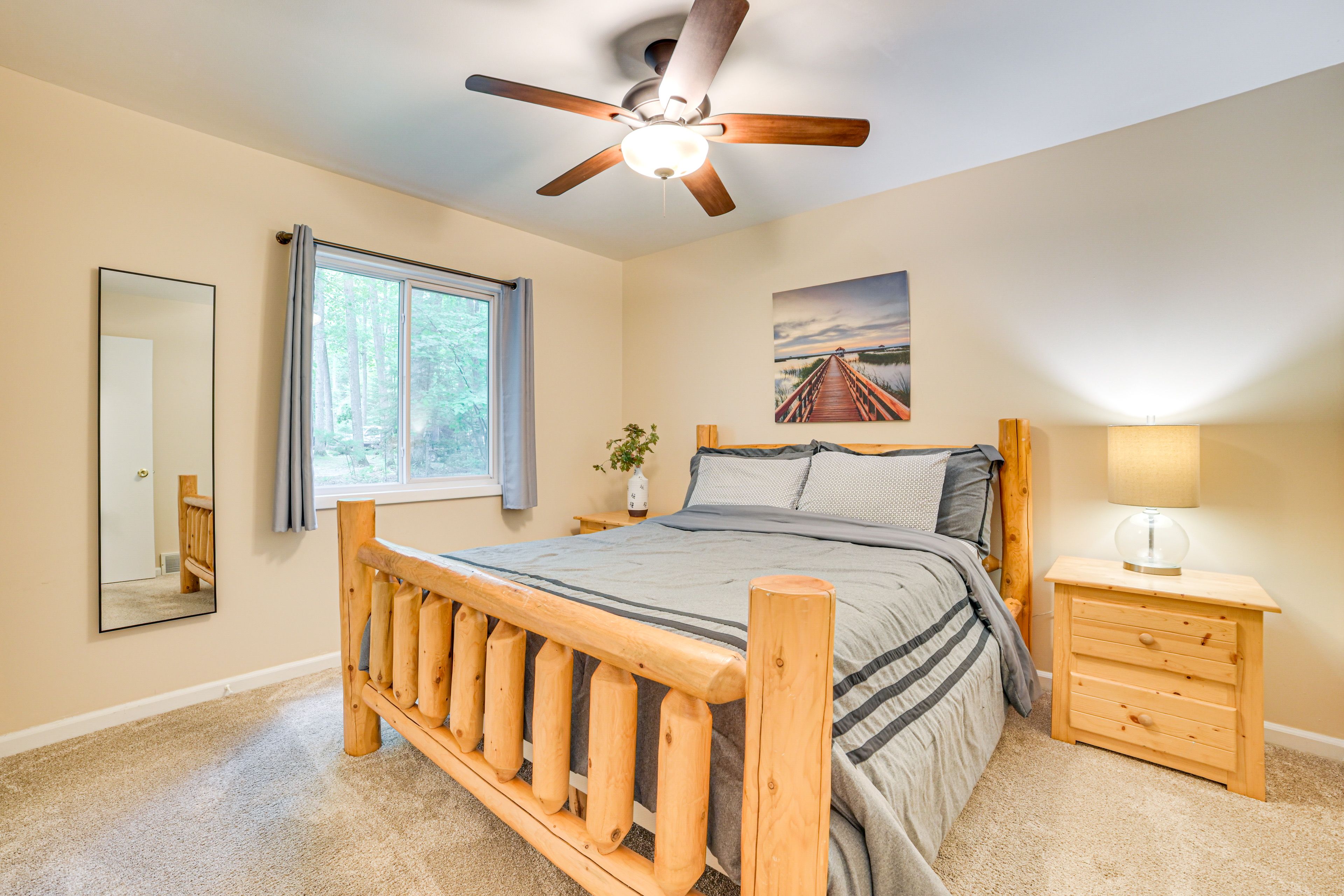 Bedroom 1 | Queen Bed | 1st Floor