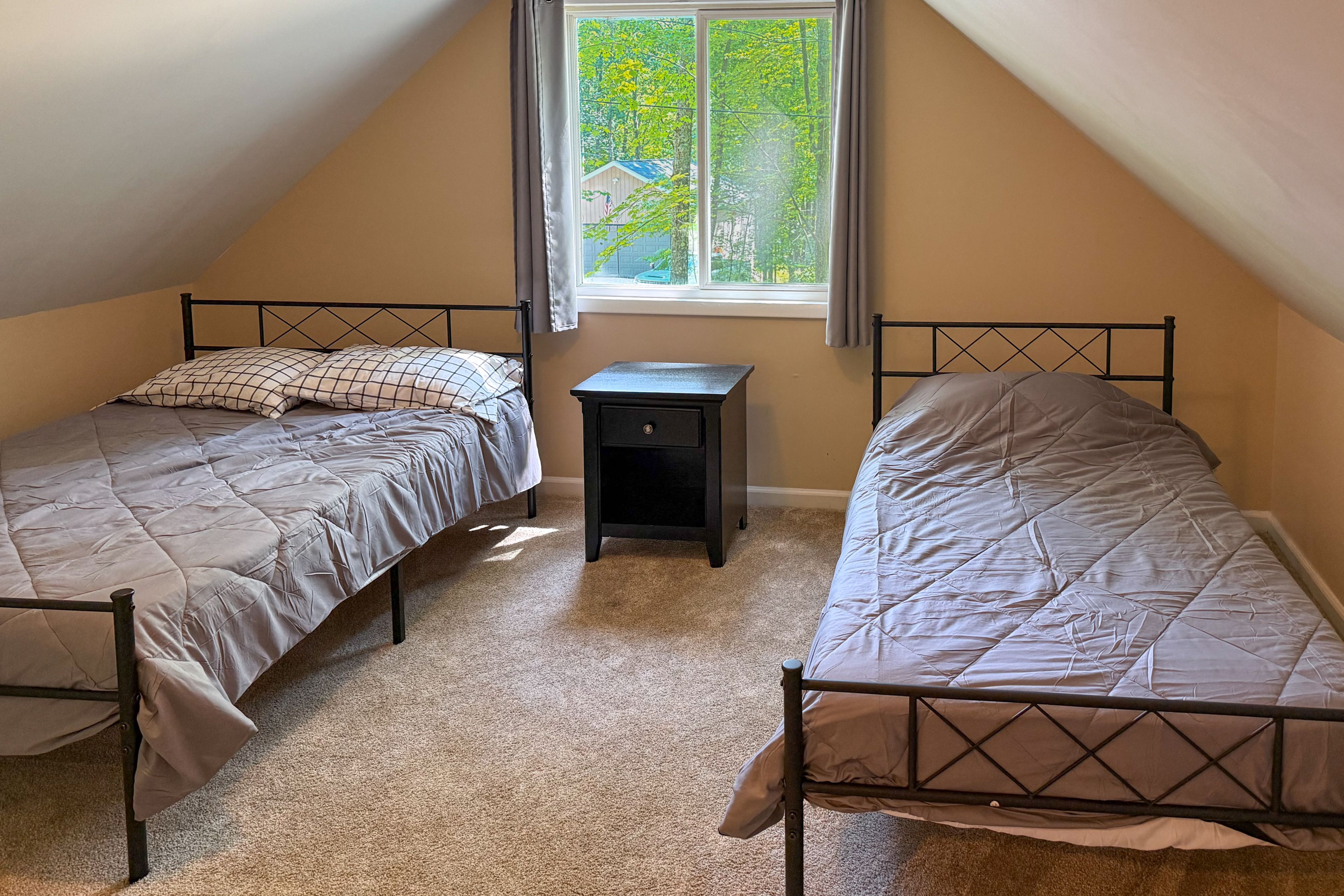 Bedroom 2 | Full Bed | Twin Bed | 2nd Floor