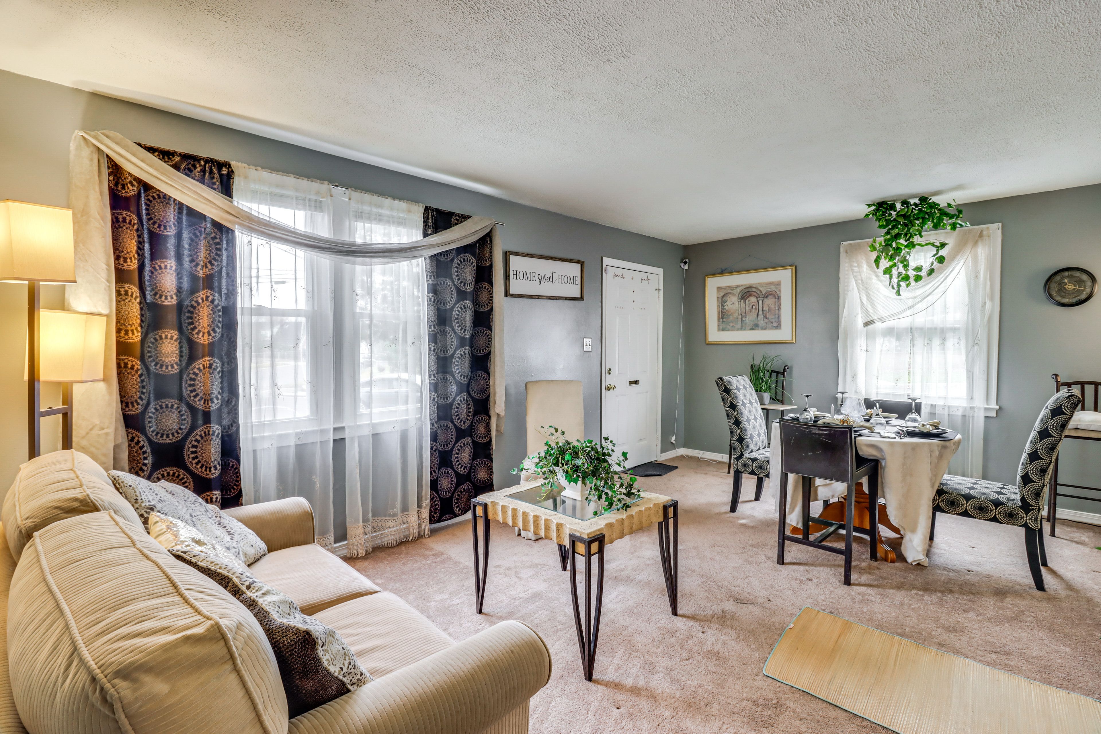 District Heights Vacation Rental | 2BR | 1BA | 1,000 Sq Ft | 3 Steps Required