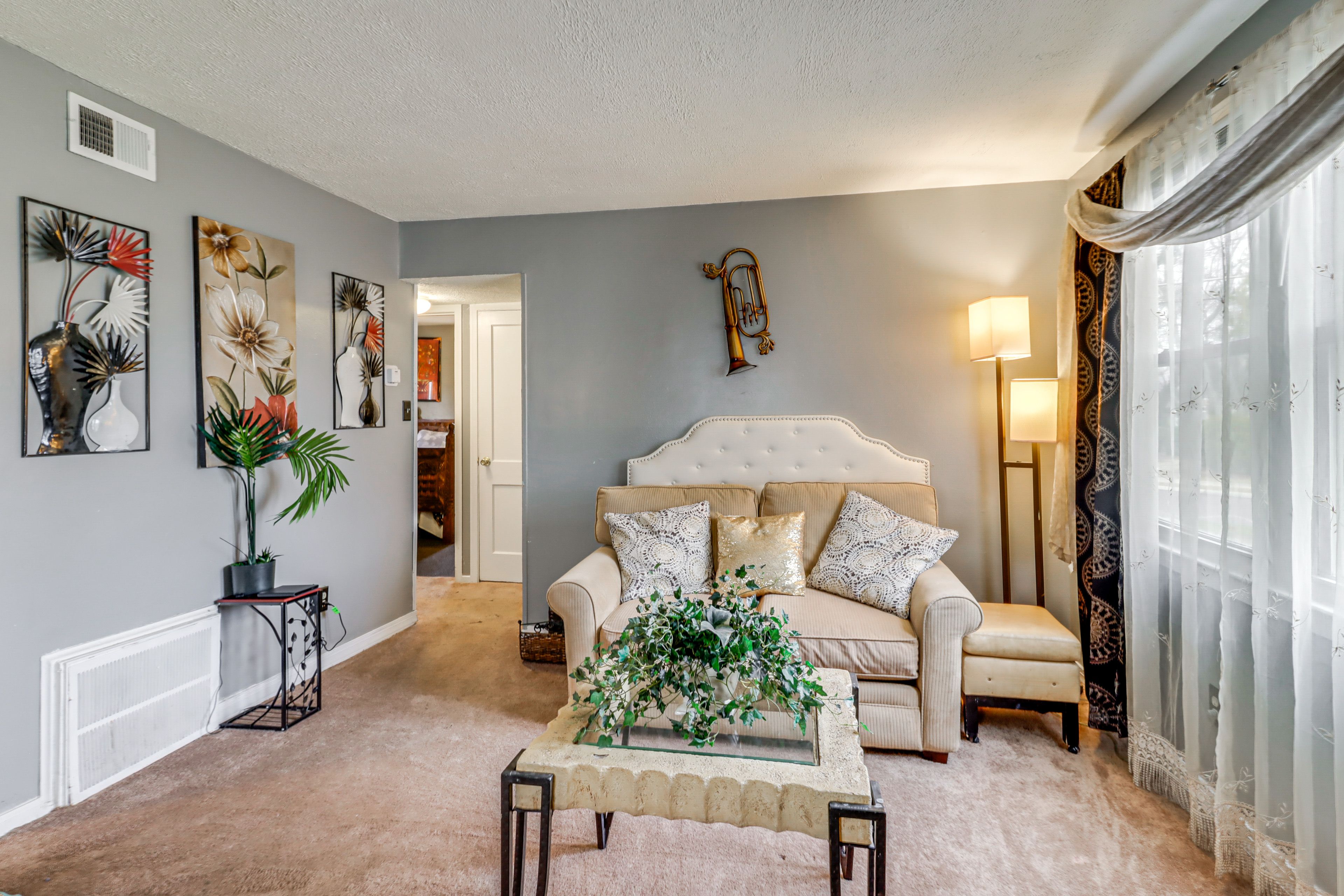 Living Room | Dining Area | Free WiFi | Single-Story Home
