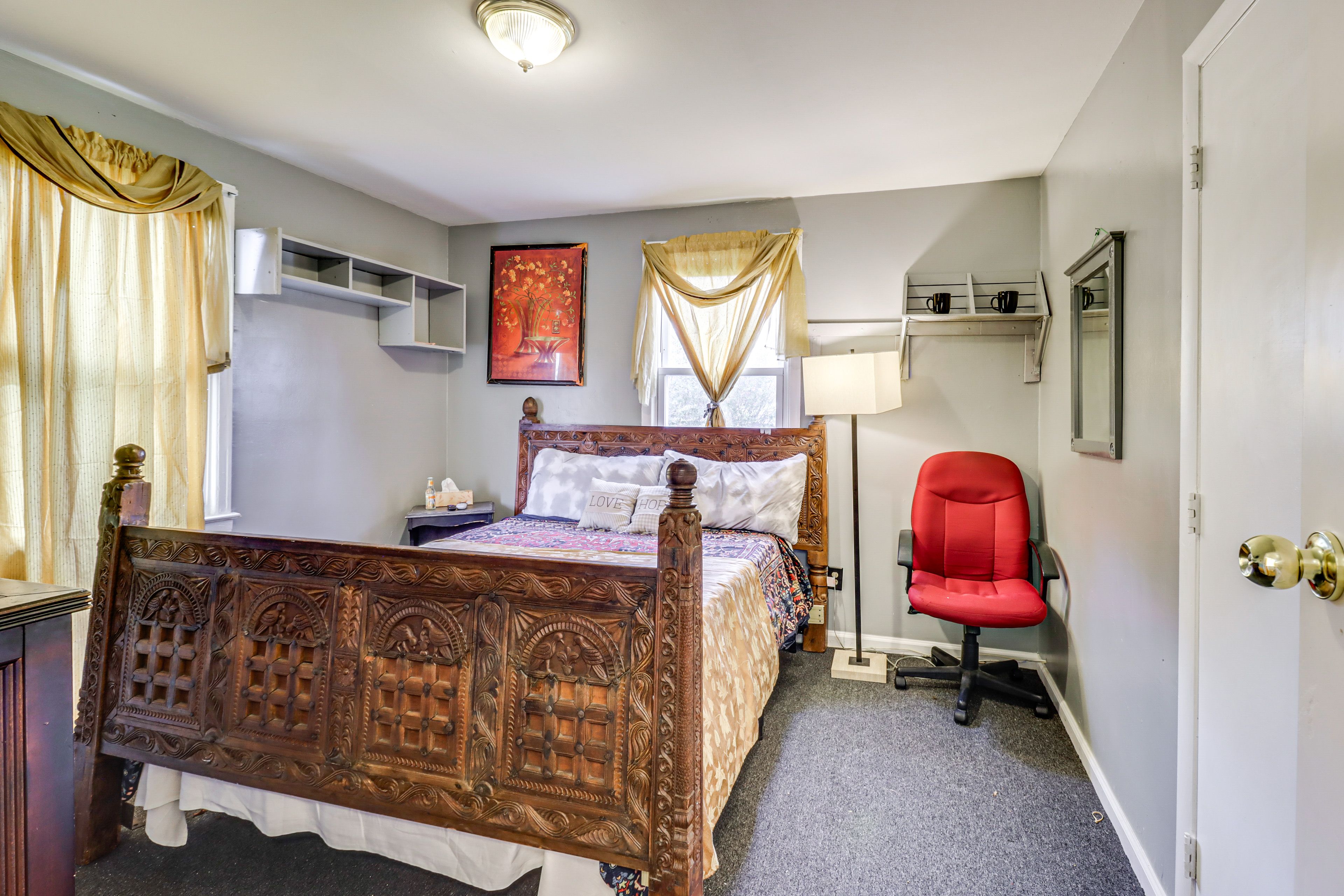 Bedroom 1 | Queen Bed | Smart TV | Linens Provided