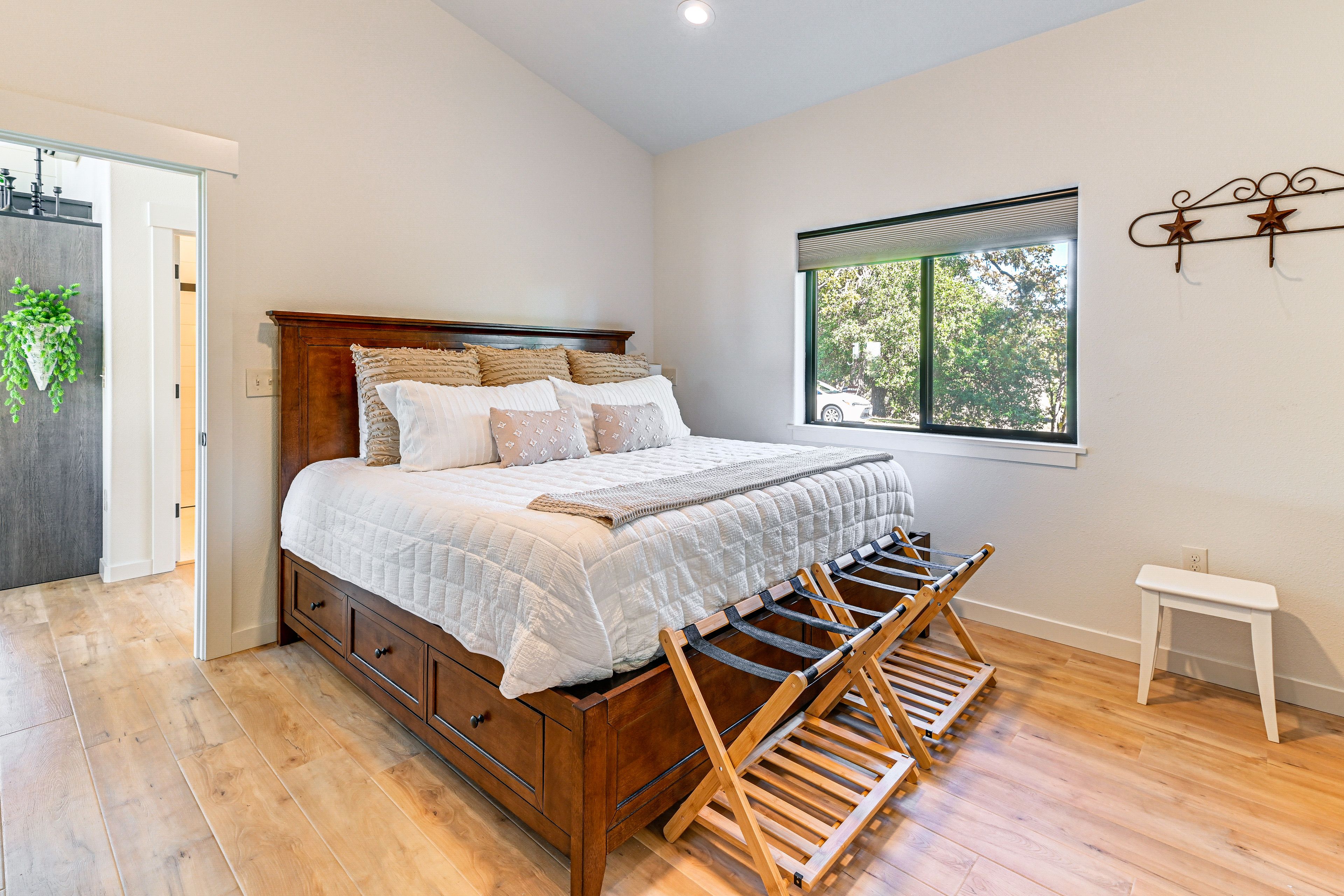 Bedroom | King Bed