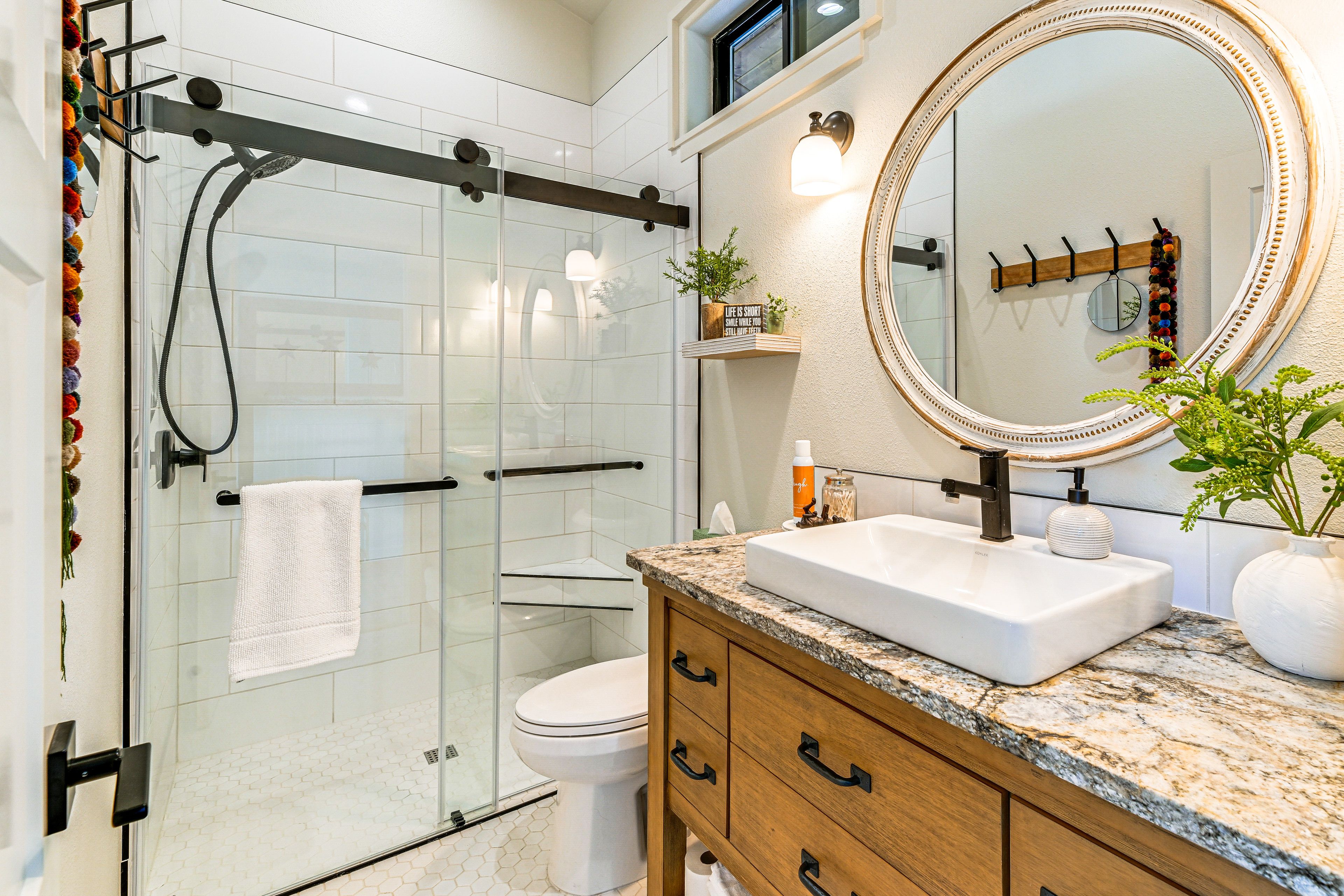 Full Bathroom | Complimentary Toiletries
