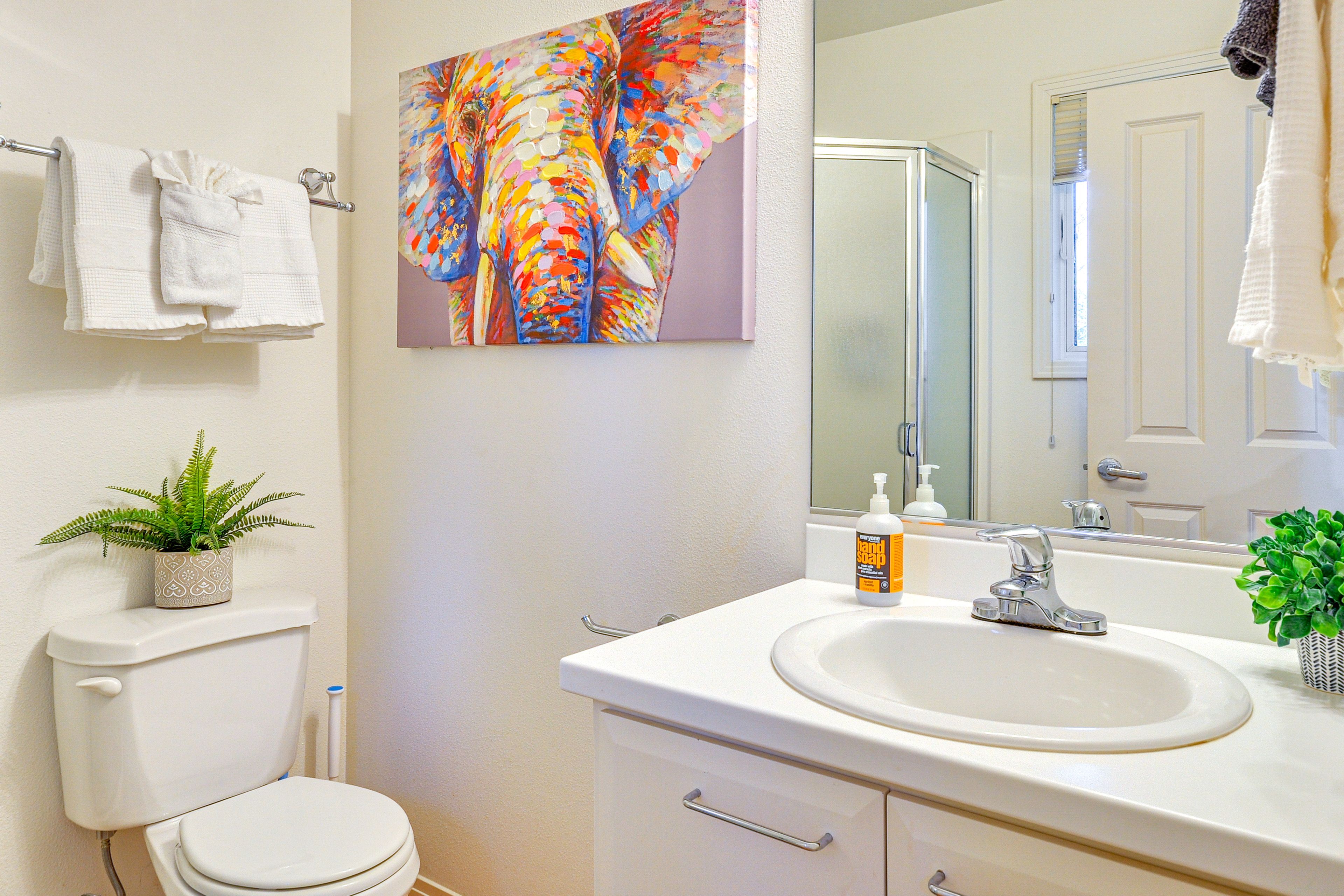 Full Bathroom | Towels & Linens Provided