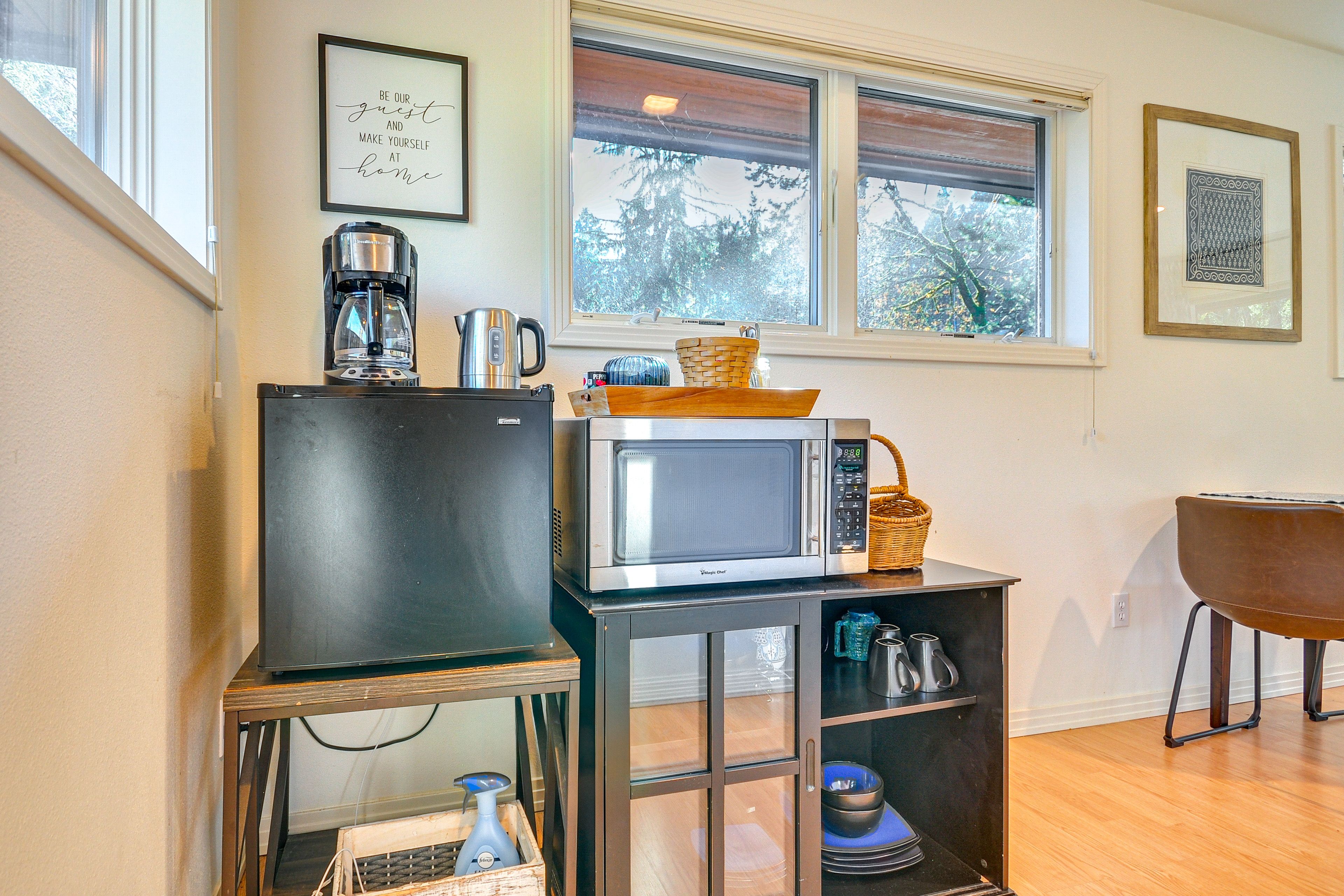 Kitchenette | No Sink | Hot Plate | Mini Fridge | Microwave | Drip Coffee Maker