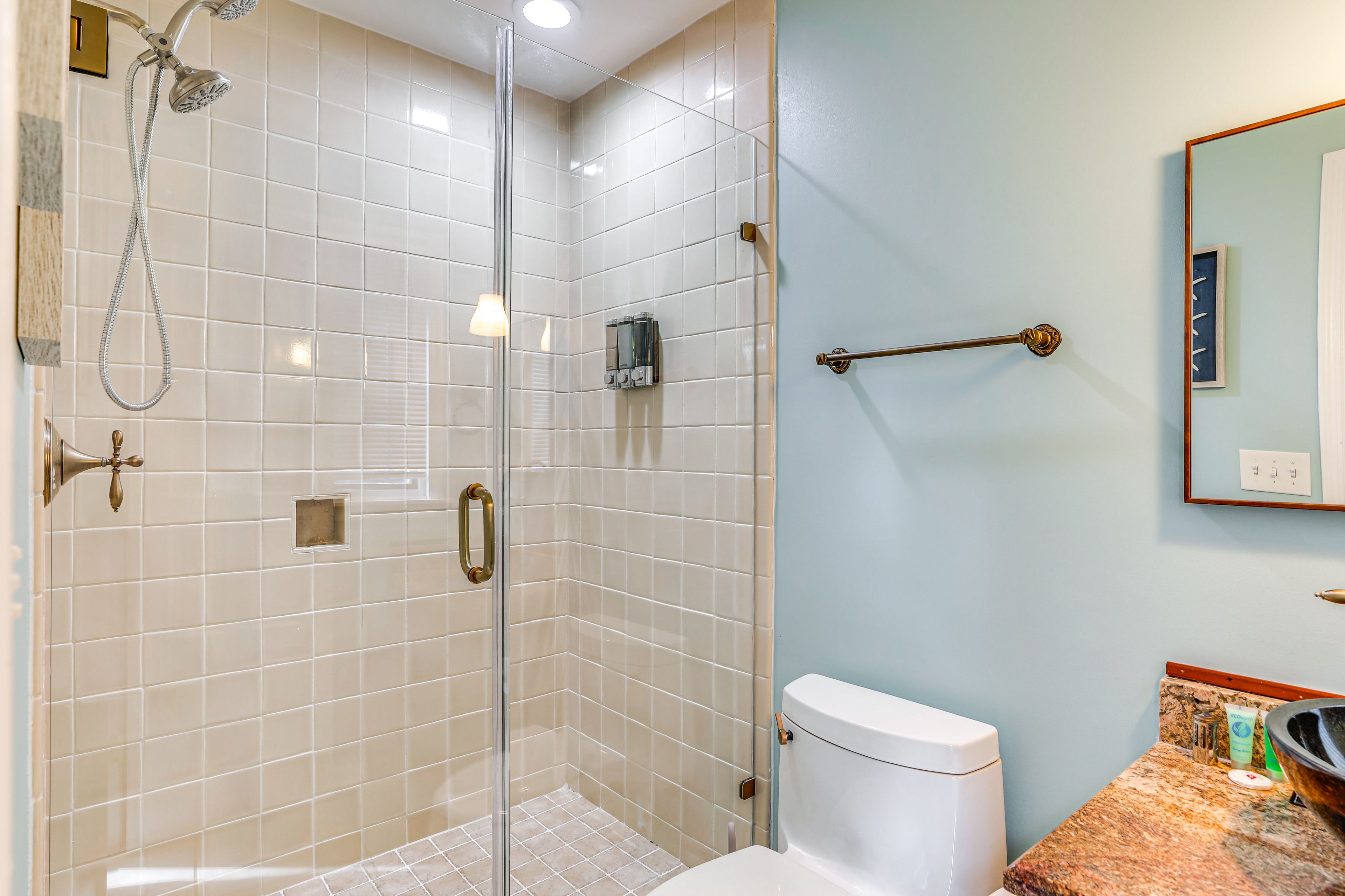 Full Bathroom | 1st Floor