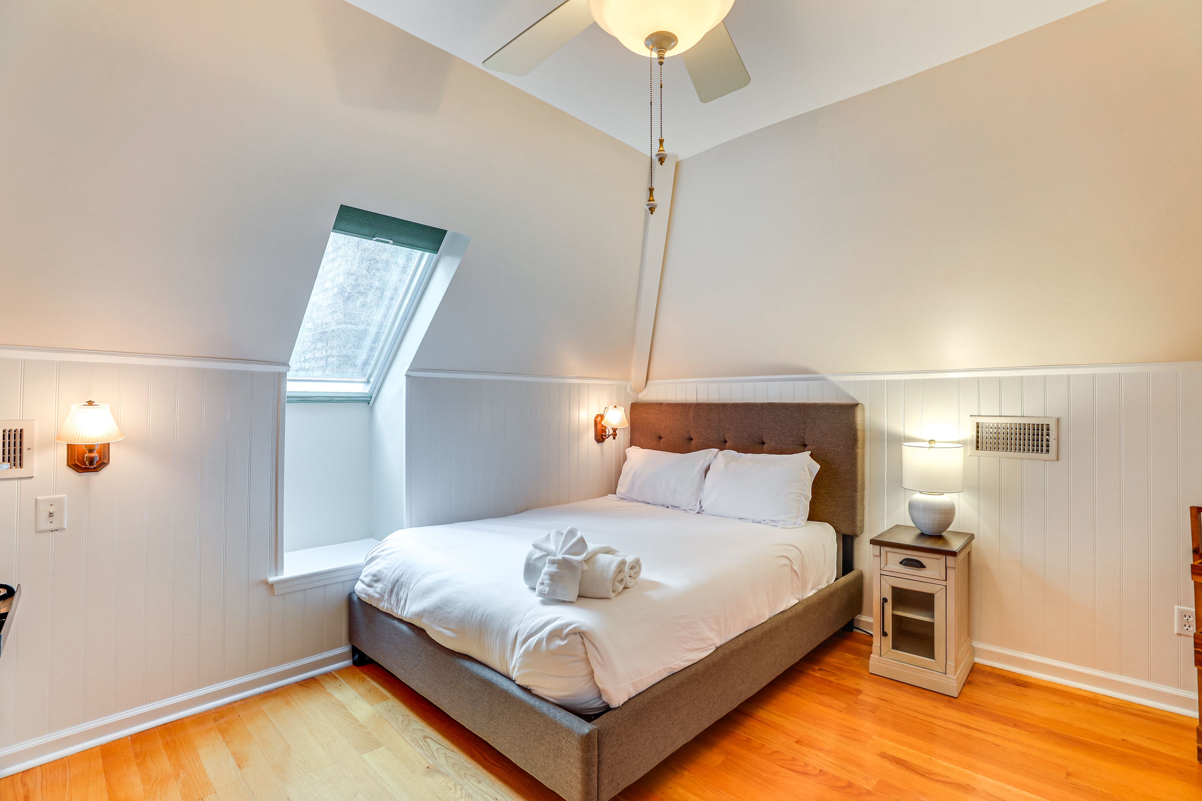 Bedroom 4 | 3rd Floor | Queen Bed | Smart TV | Keurig Coffee Maker