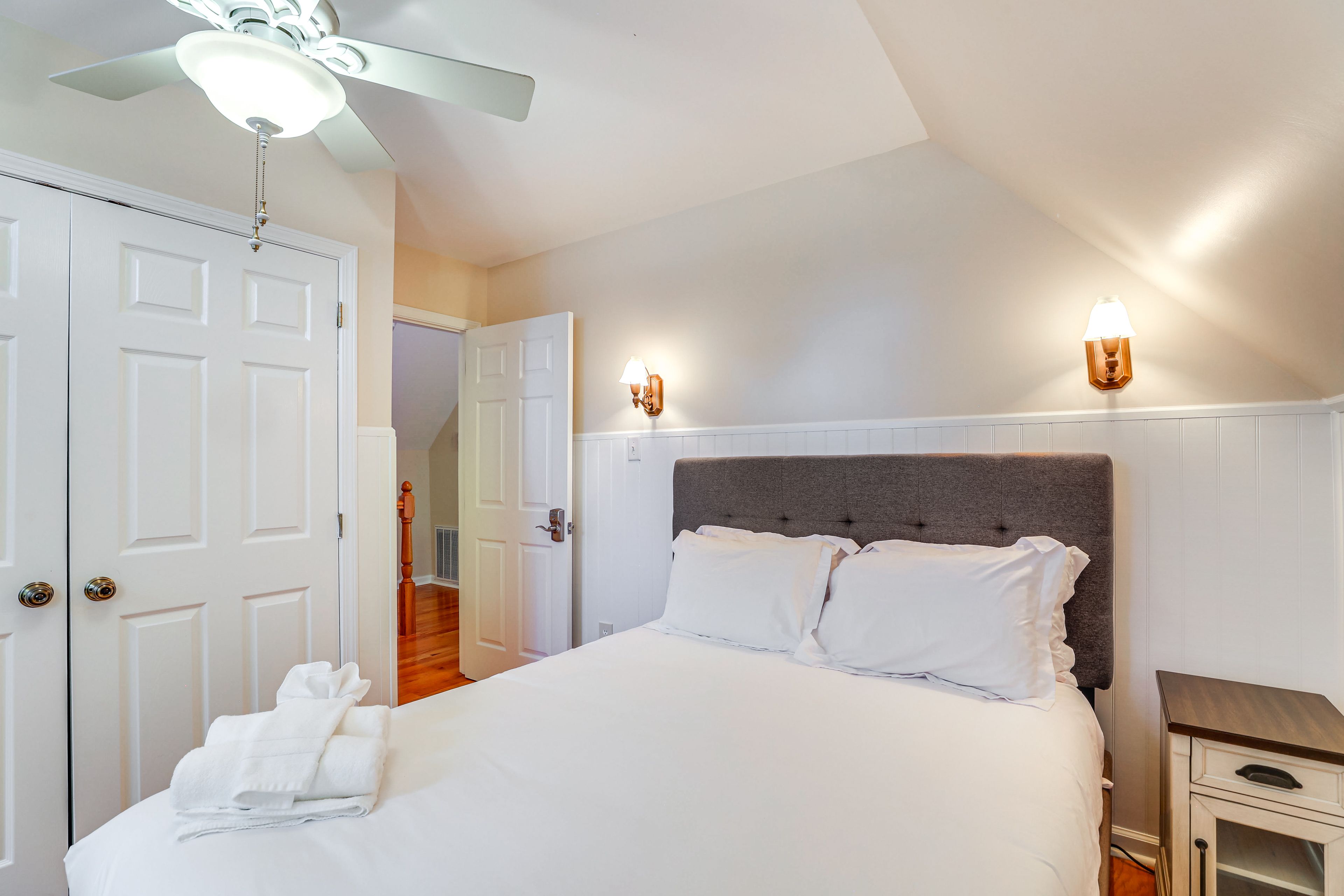 Bedroom 5 | 3rd Floor | Queen Bed | Smart TV | Keurig Coffee Maker