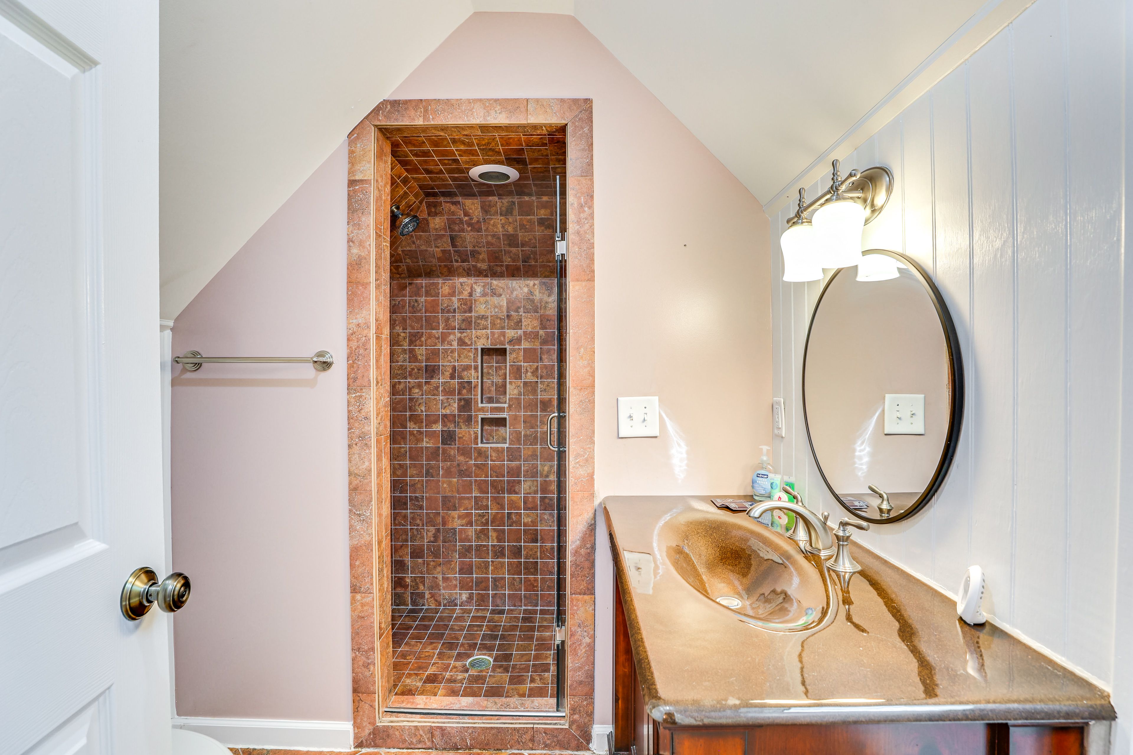 Full Bathroom | 3rd Floor