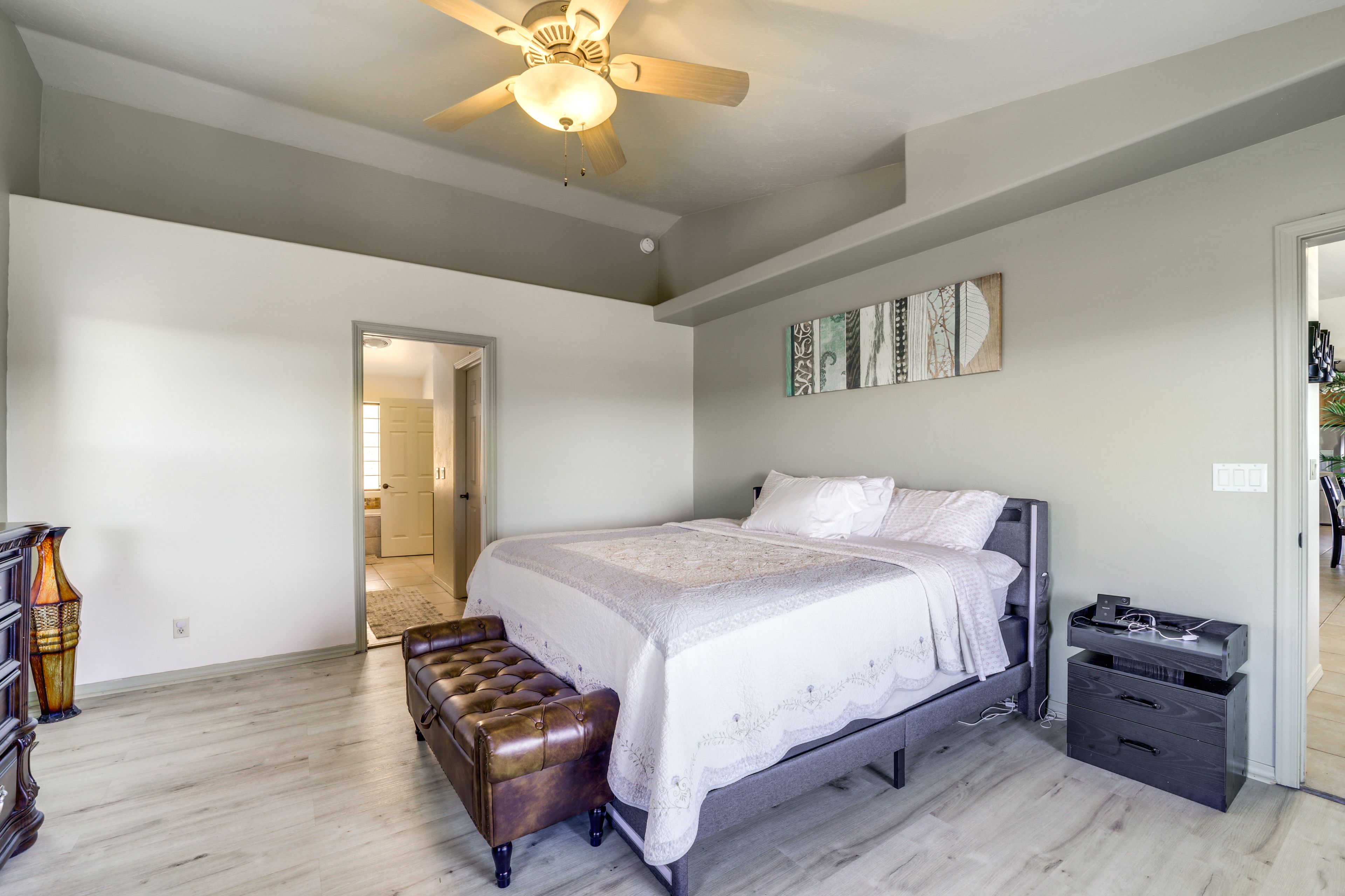 Bedroom 1 | King Bed | En-Suite Bathroom
