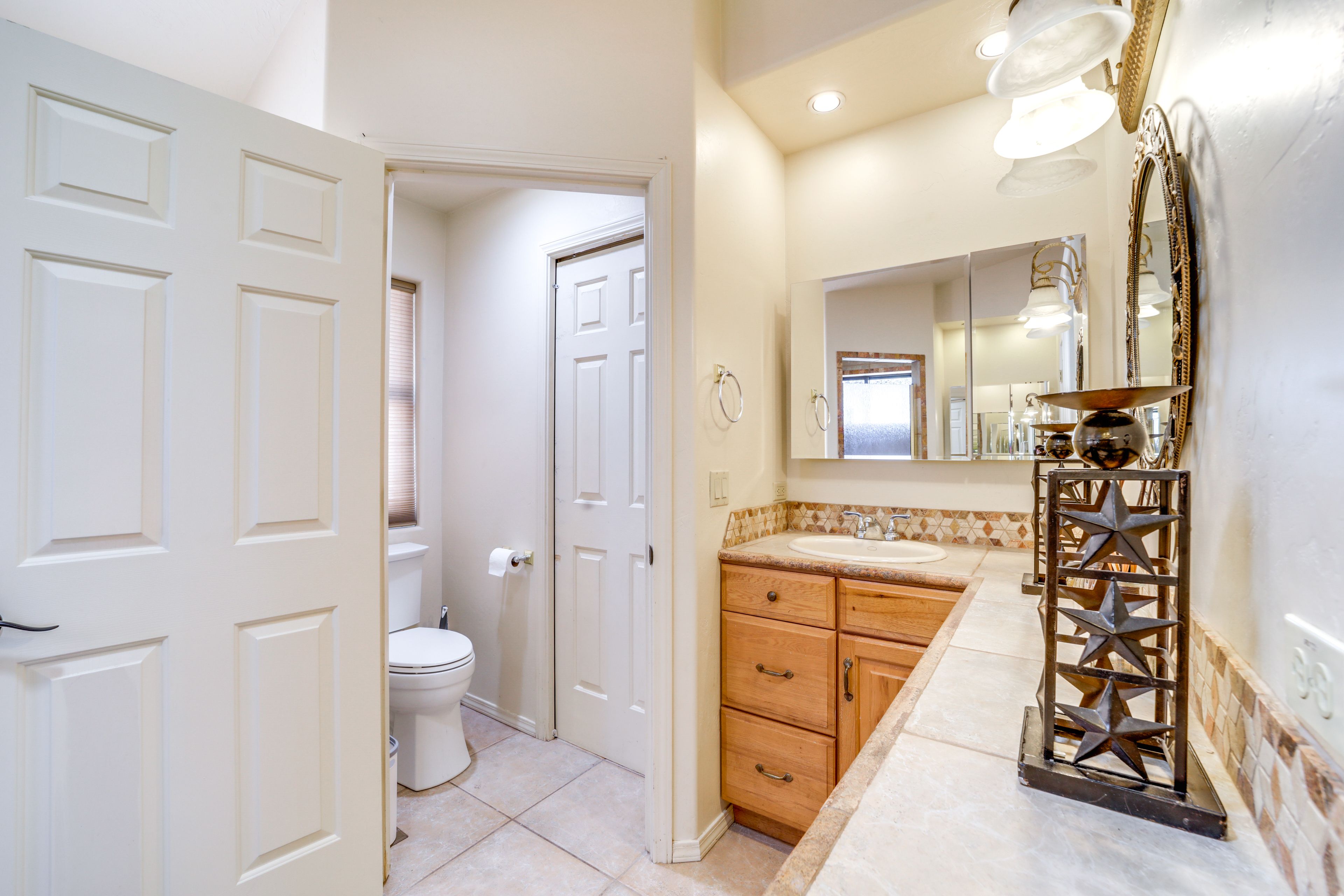 Full Bathroom | Separate Tub & Shower