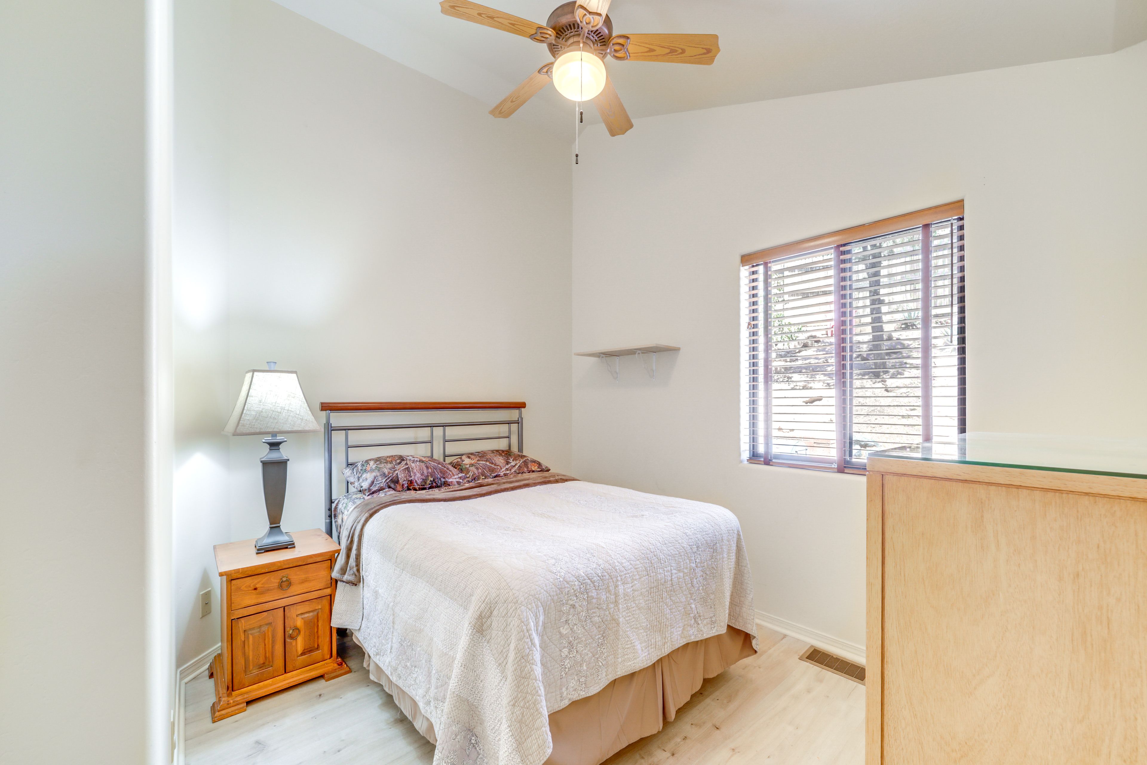Bedroom 3 | Queen Bed