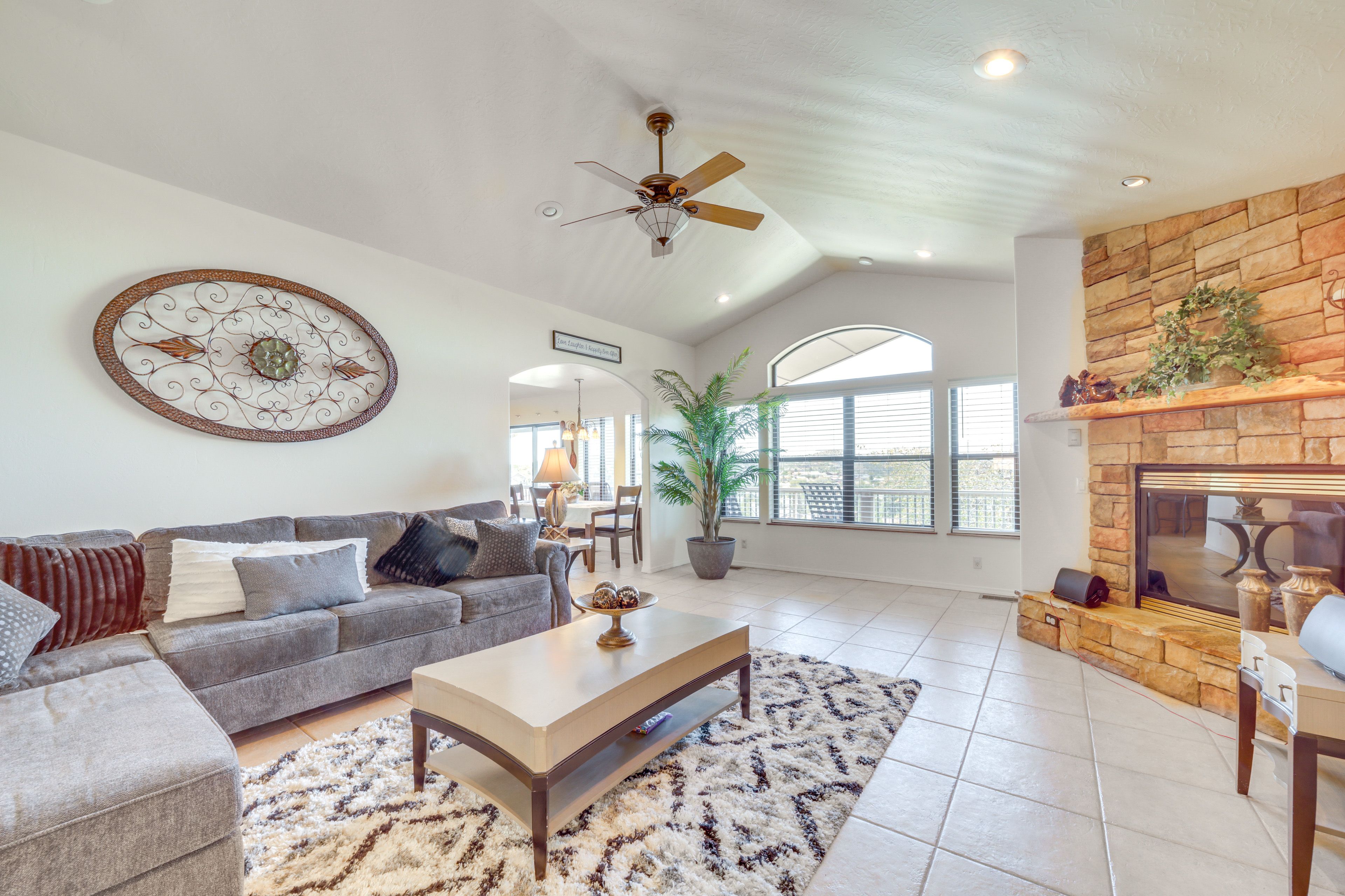 Living Room | Central A/C & Heat | Free WiFi | Smart TV