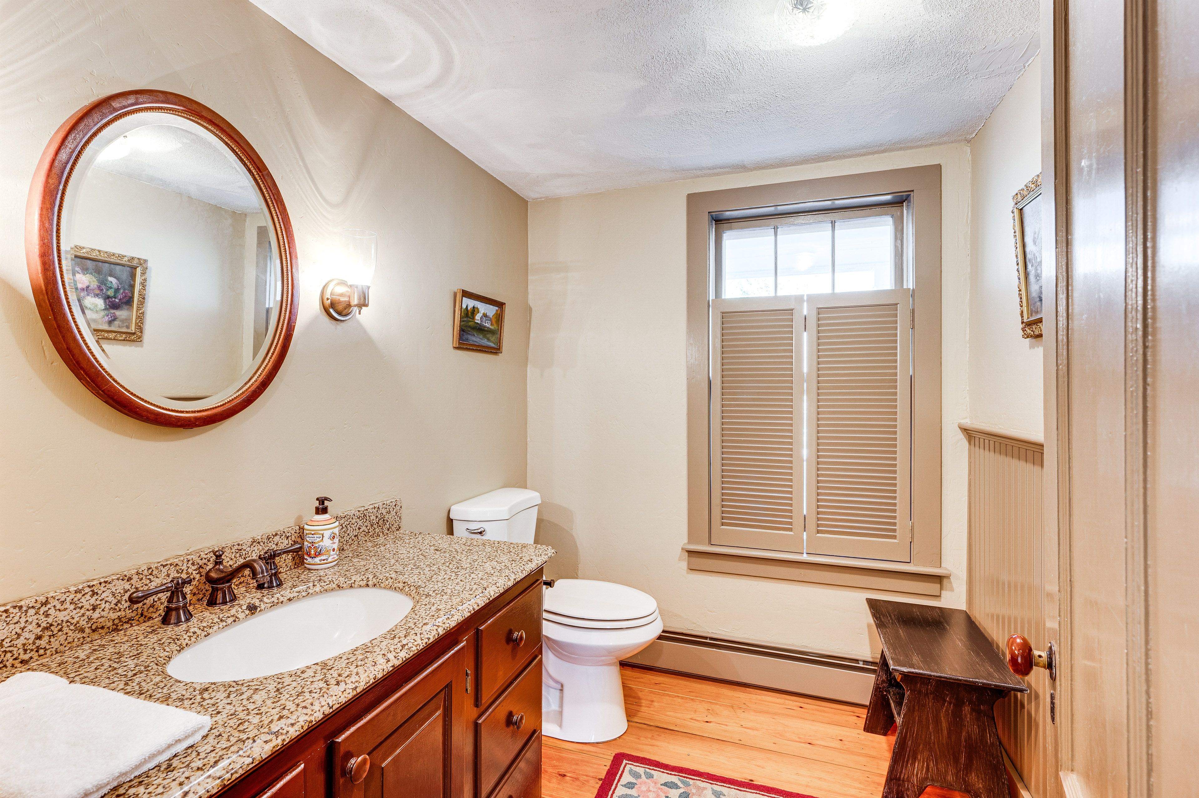 Half Bathroom | Towels Provided | 1st Floor