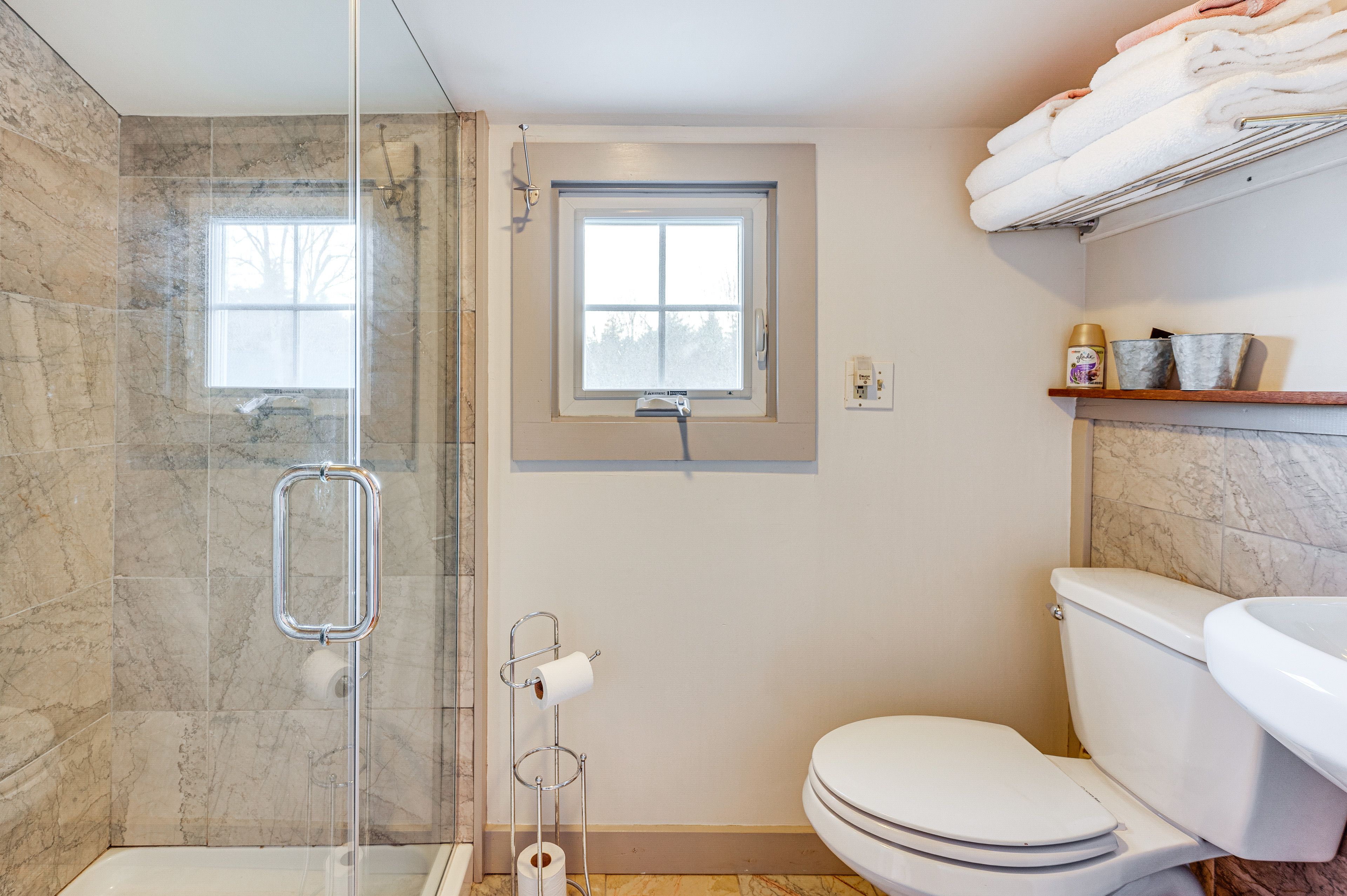 Full Bathroom | 2nd Floor