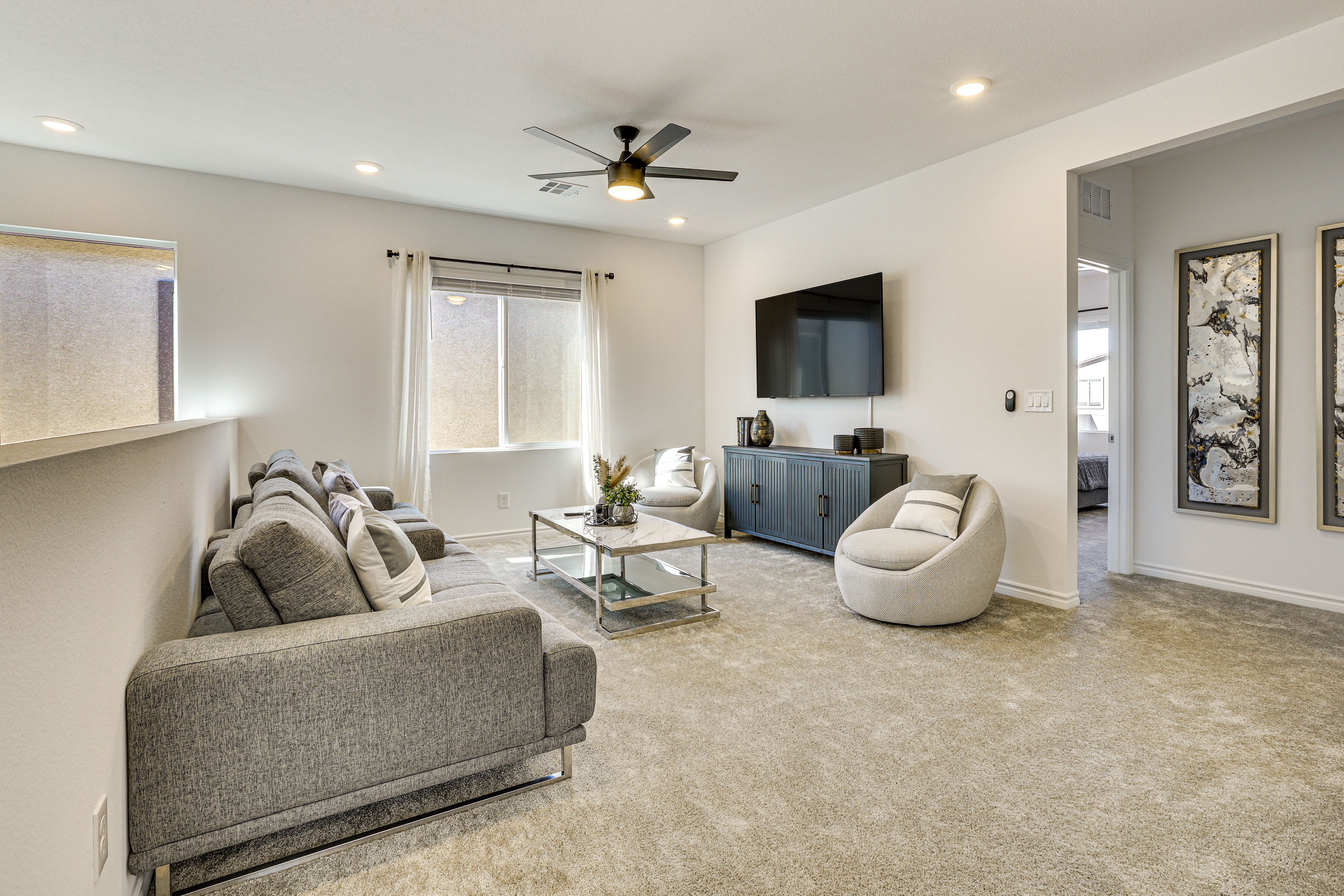 Sitting Area | 2nd Floor | Smart TV