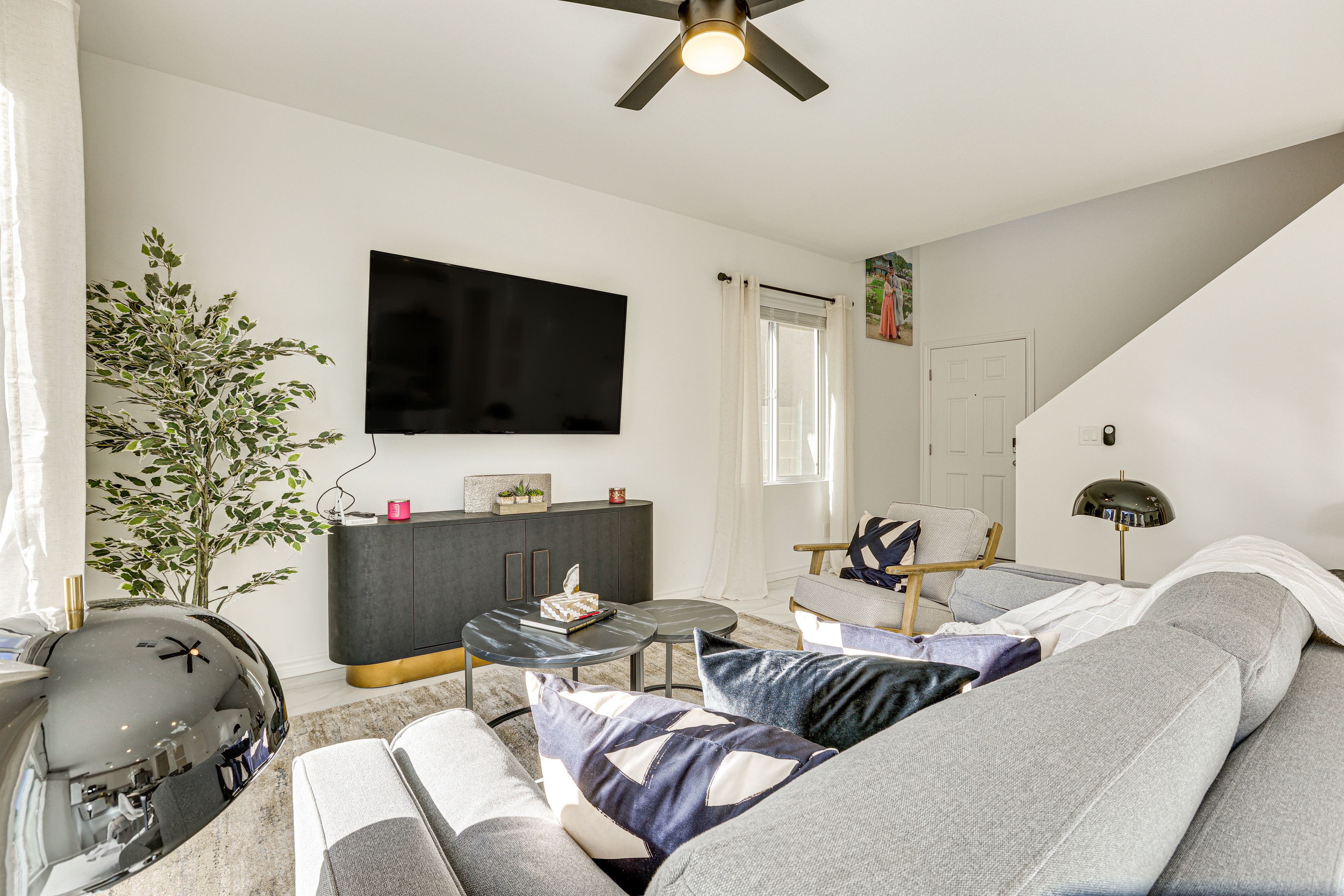 Living Room | 1st Floor | Smart TV