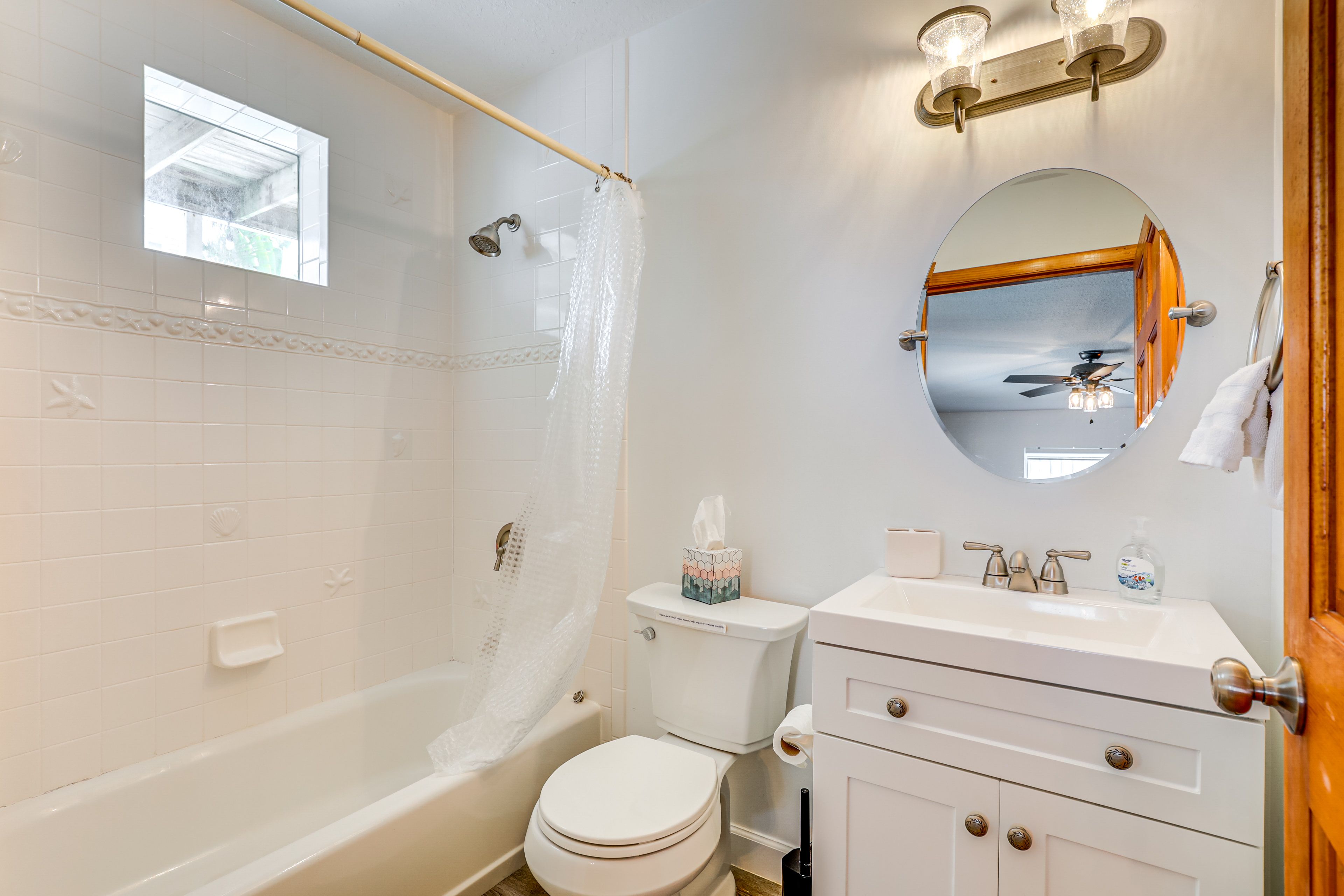 Full Bathroom | 1st Floor