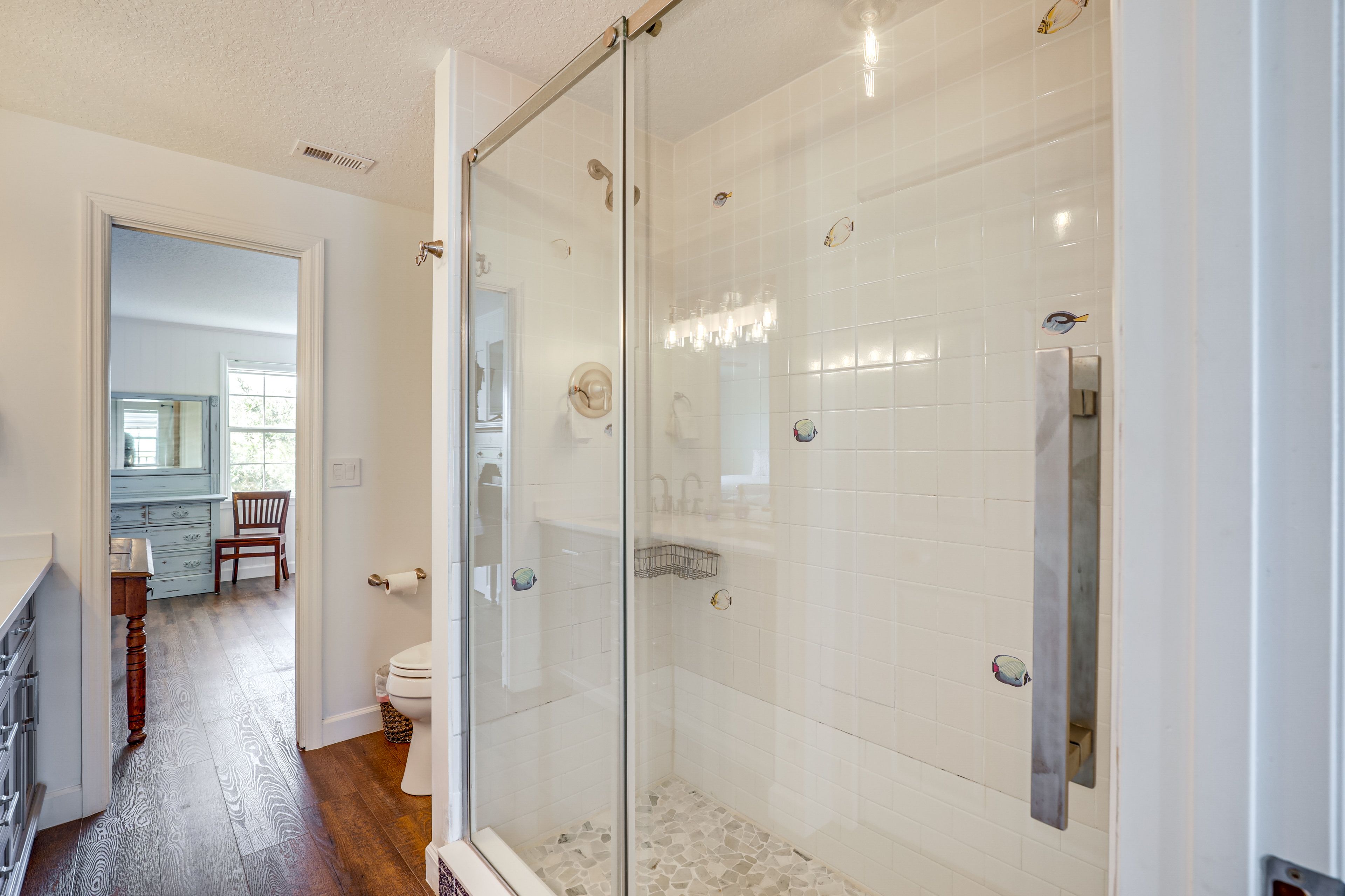 Jack-and-Jill Bathroom | 3rd Floor | Towels Provided