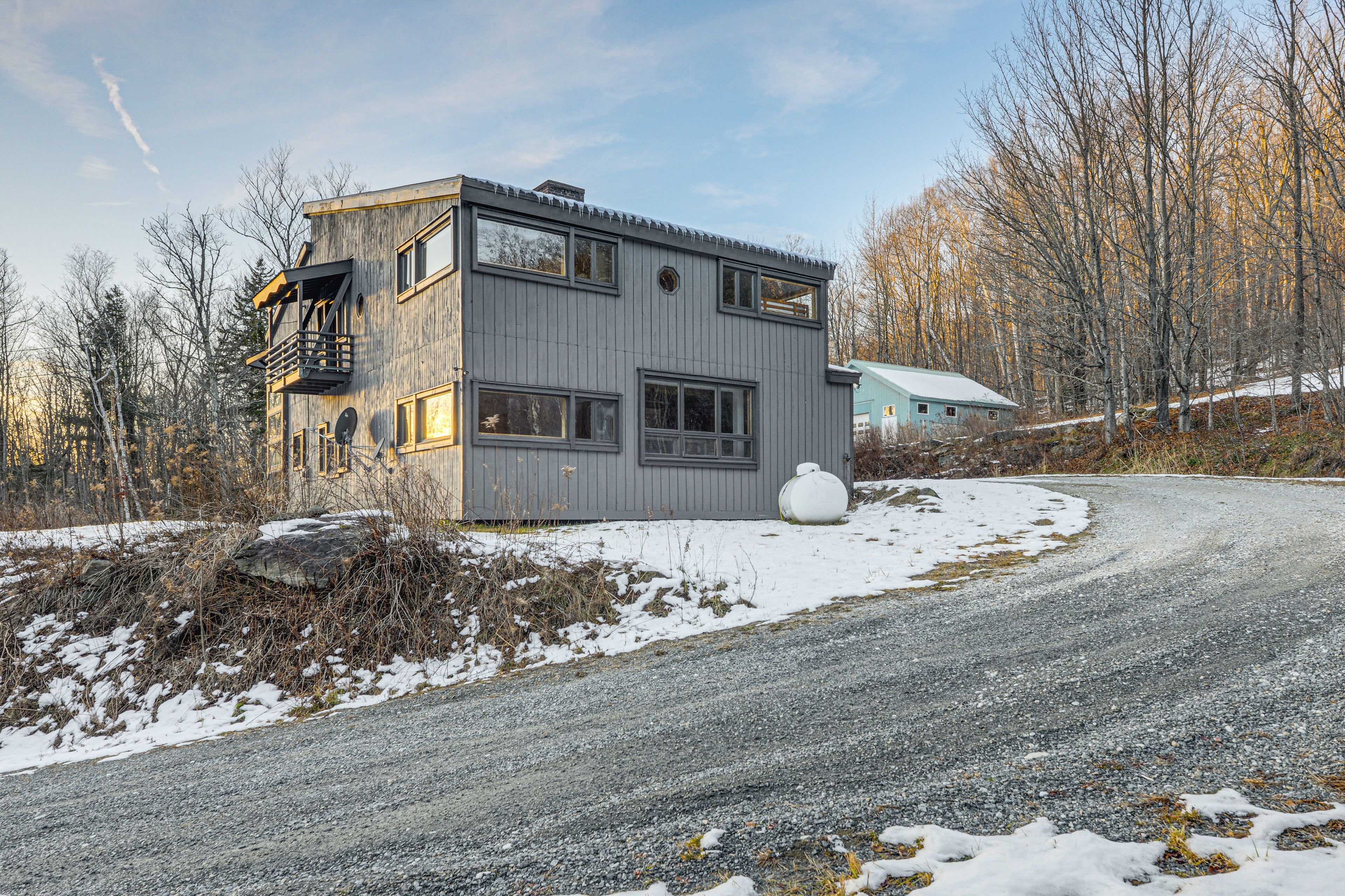 Parking | Driveway (8 Vehicles) | RV/Trailer Parking Available On-Site