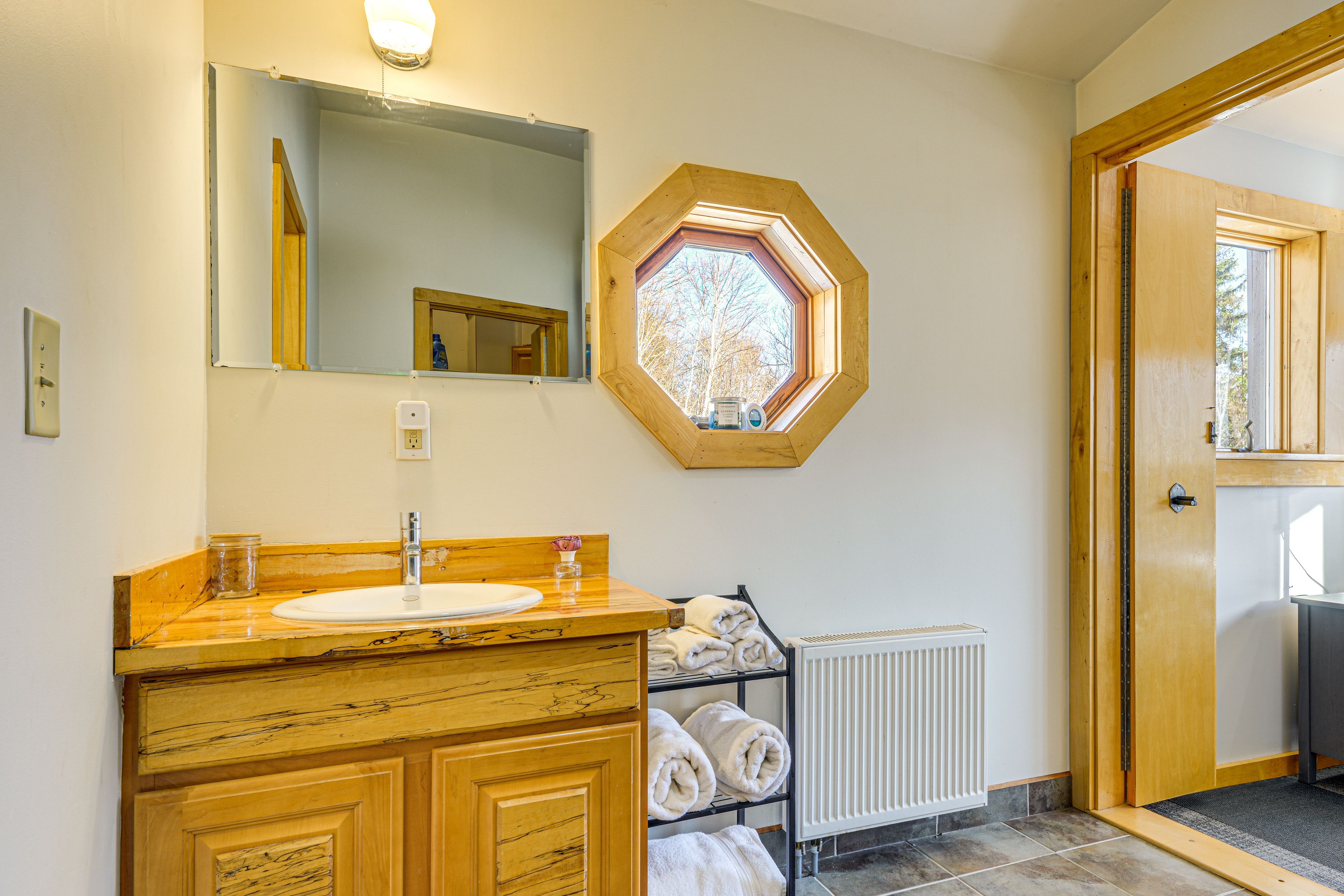 Full Bathroom | 2nd Floor
