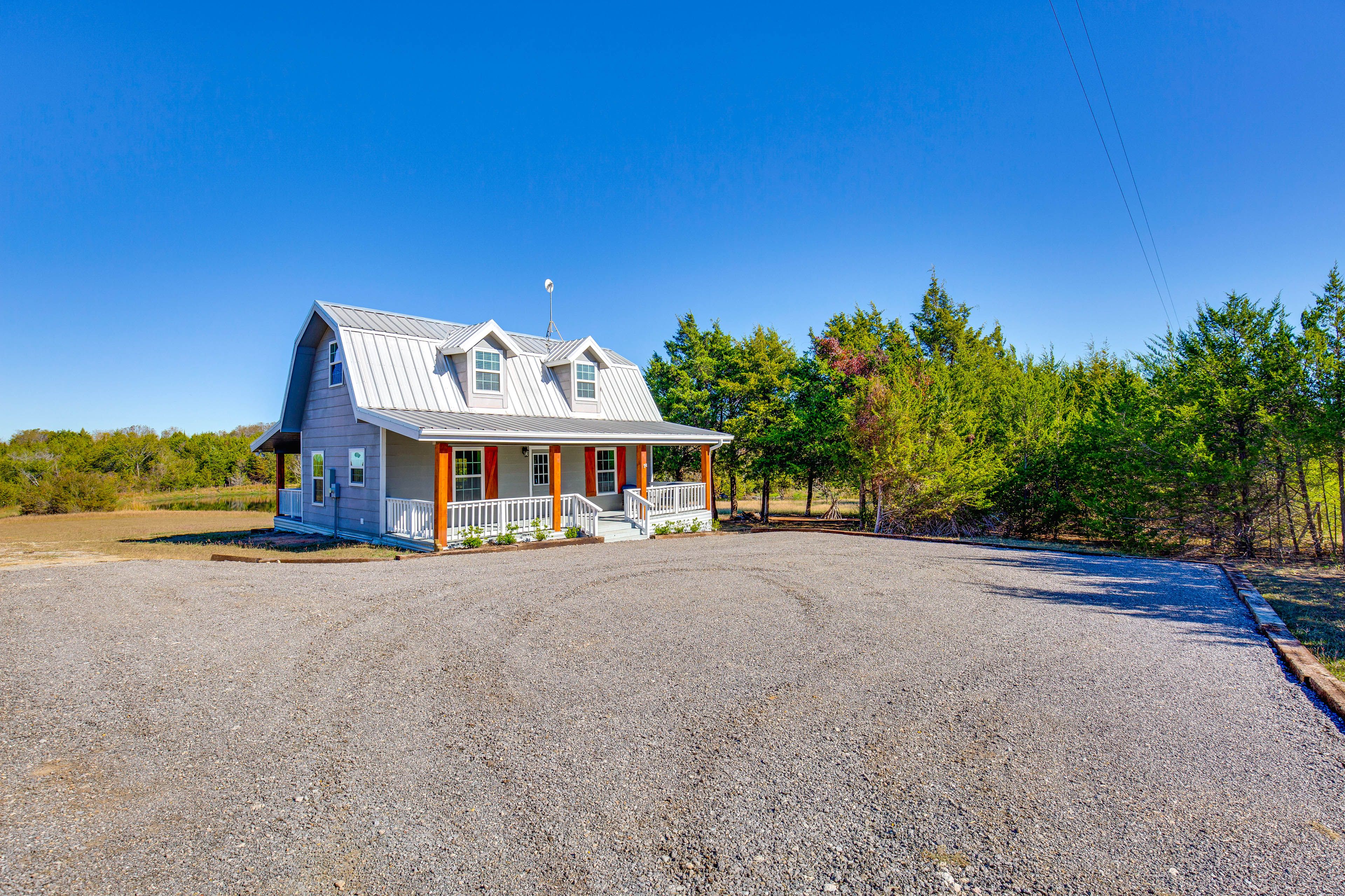 Cabin Exterior | 14-Acre Property | Covered Porch | On-Site Fishing Ponds