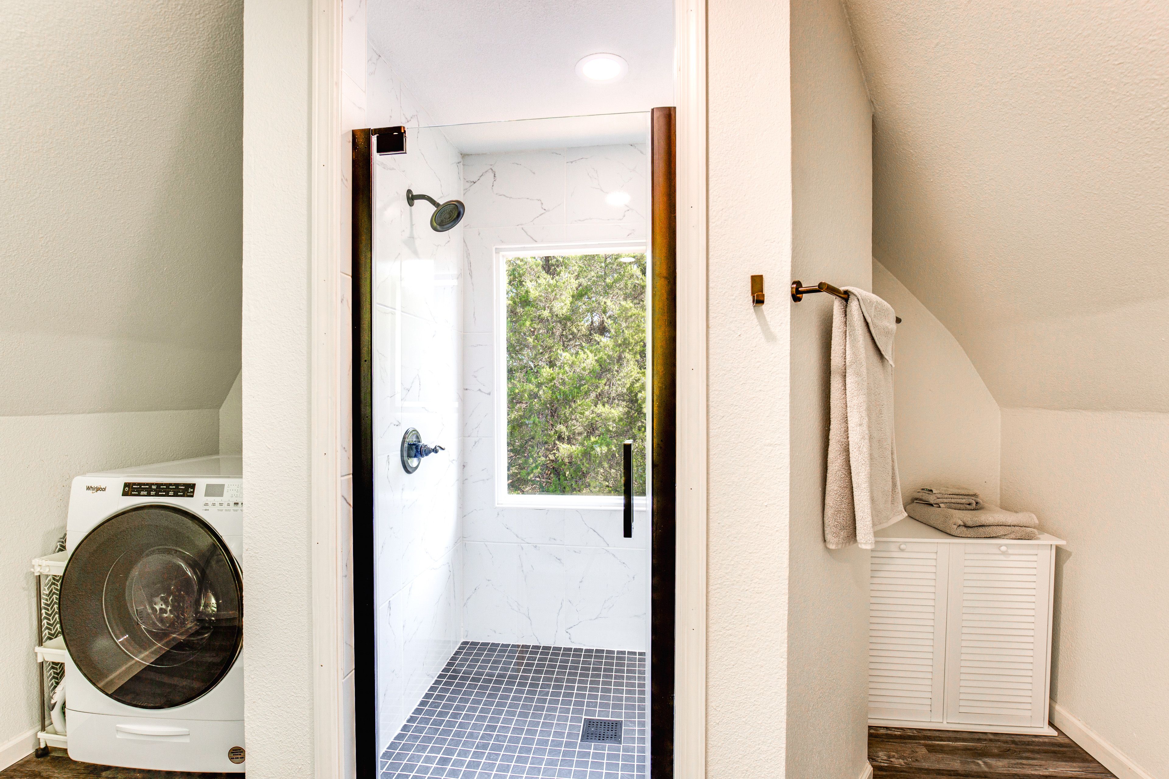Full Bath | Towels | Hair Dryer | 2nd Floor