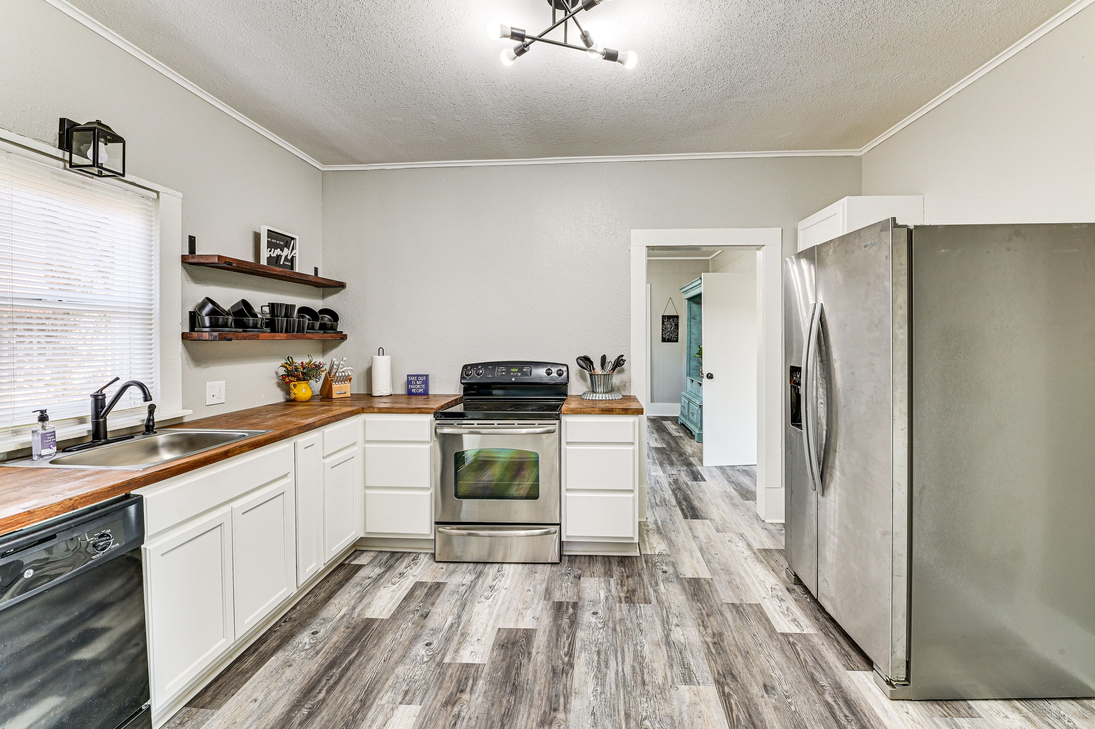 Kitchen | Keurig Coffee Maker | Crockpot