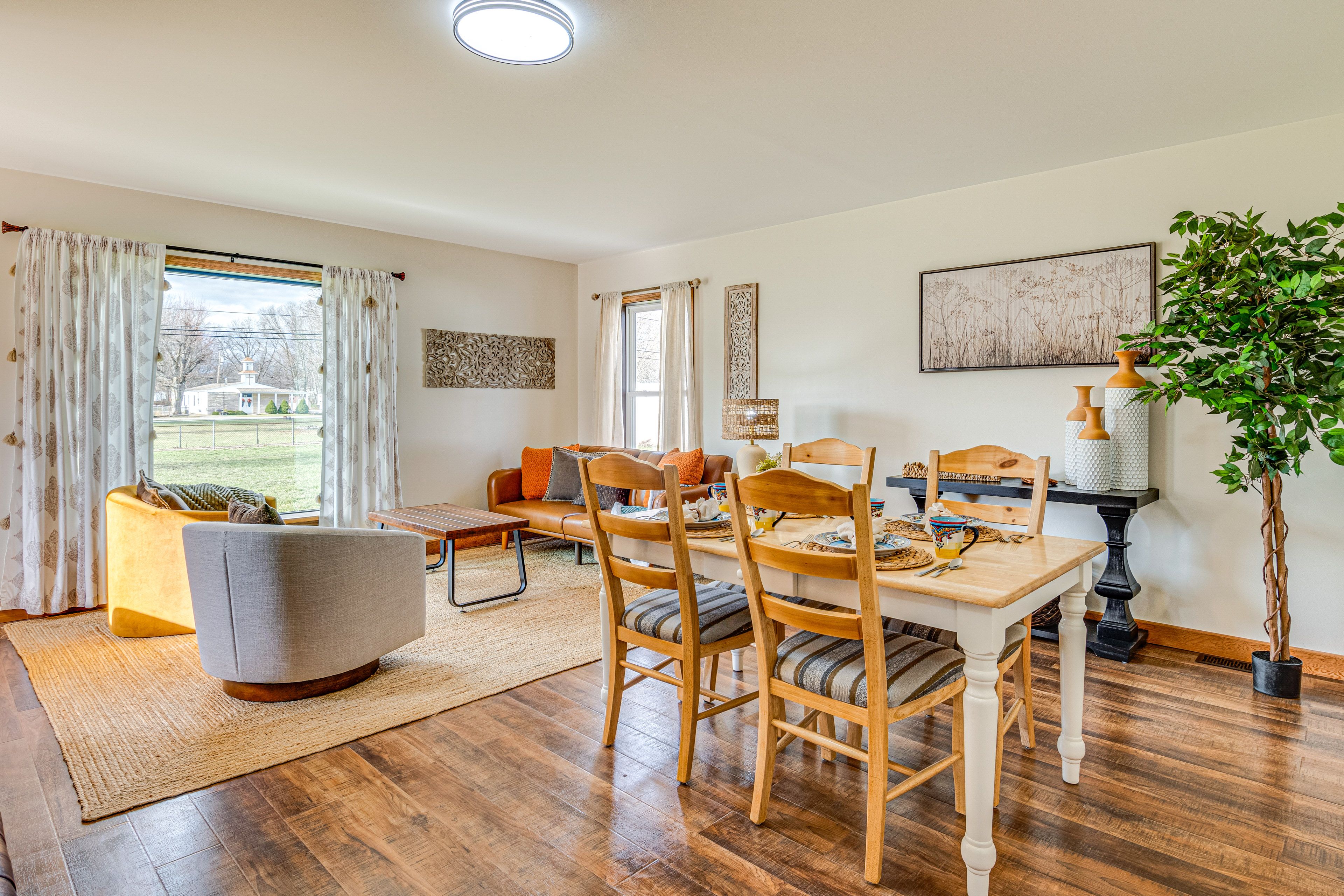 Dining Area | Dishware/Flatware