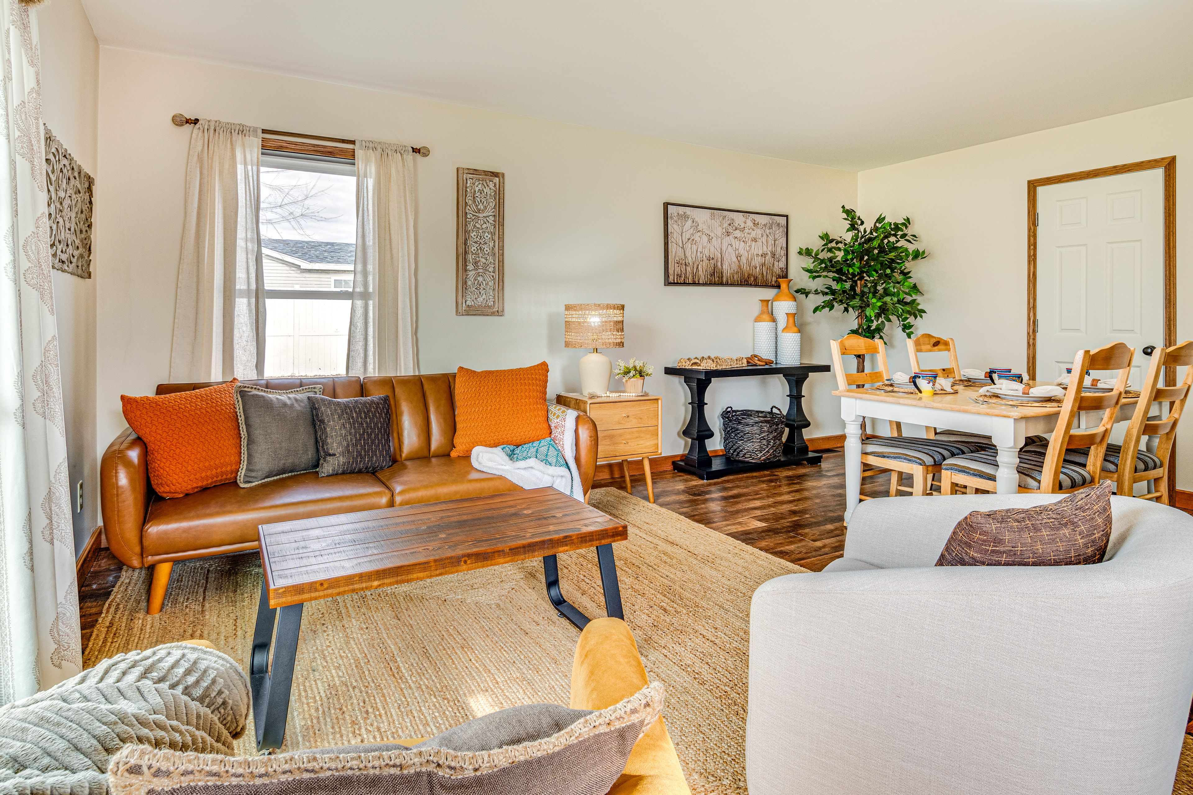 Living Room | Full Futon