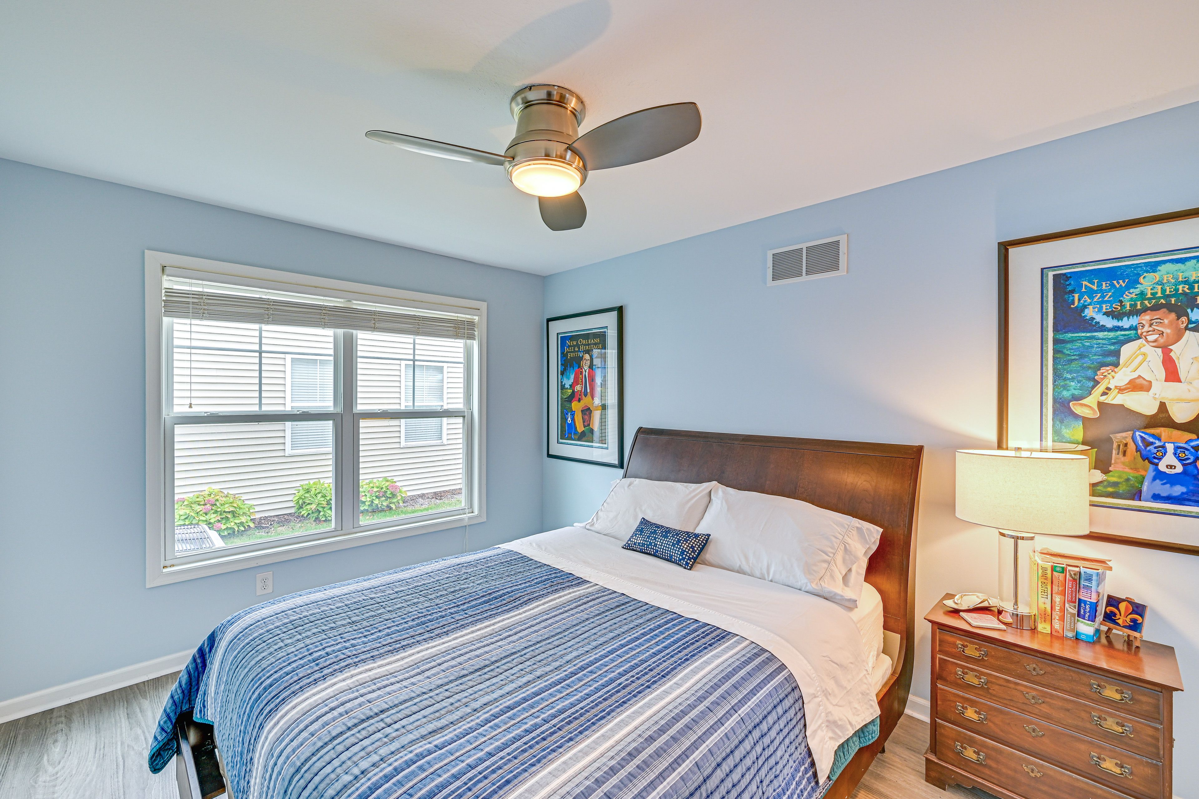 Bedroom 1 | 1st Floor | Queen Bed | Linens Provided