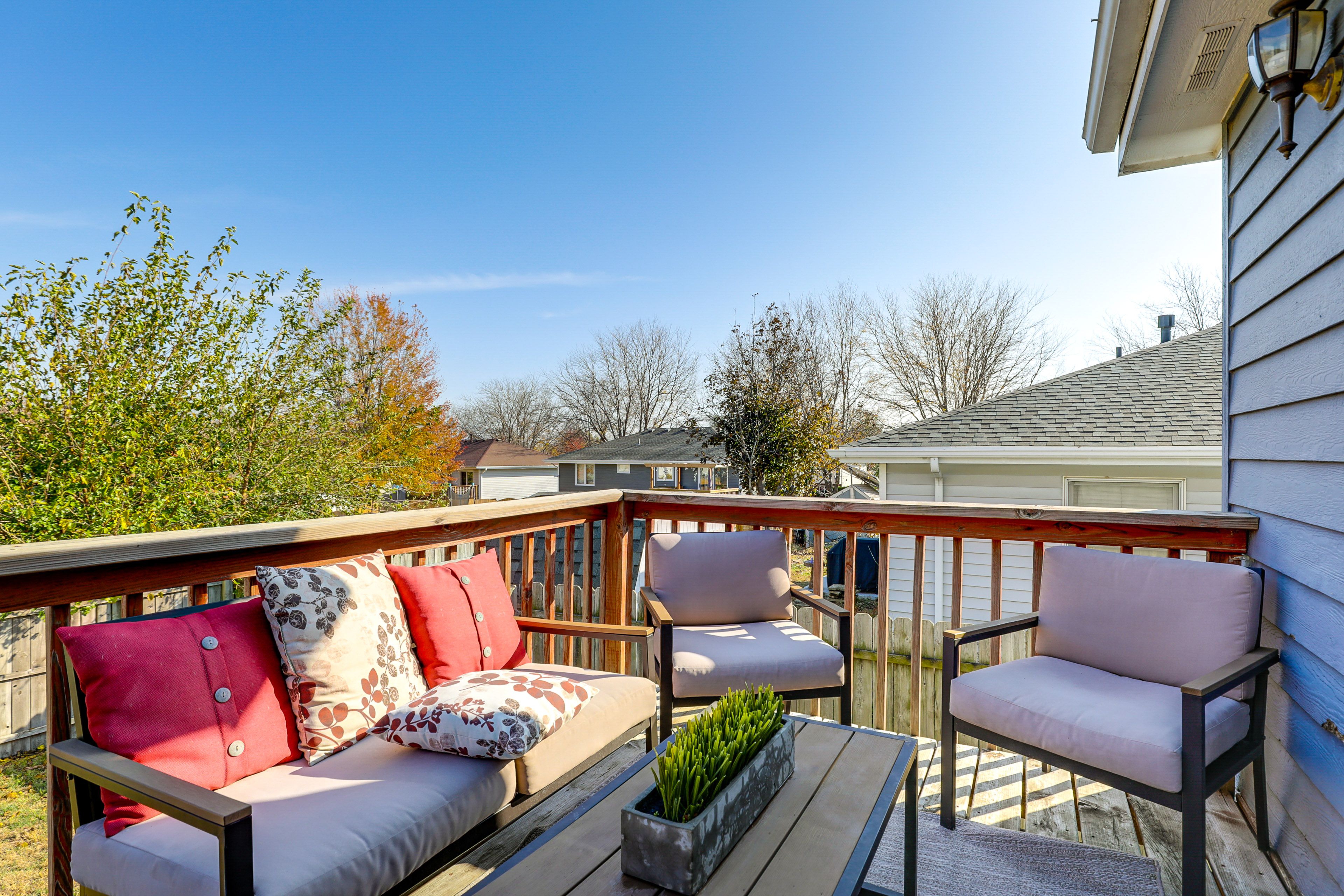 Lincoln Vacation Rental | 4BR | 2BA | 1,099 Sq Ft | 2 Steps Required