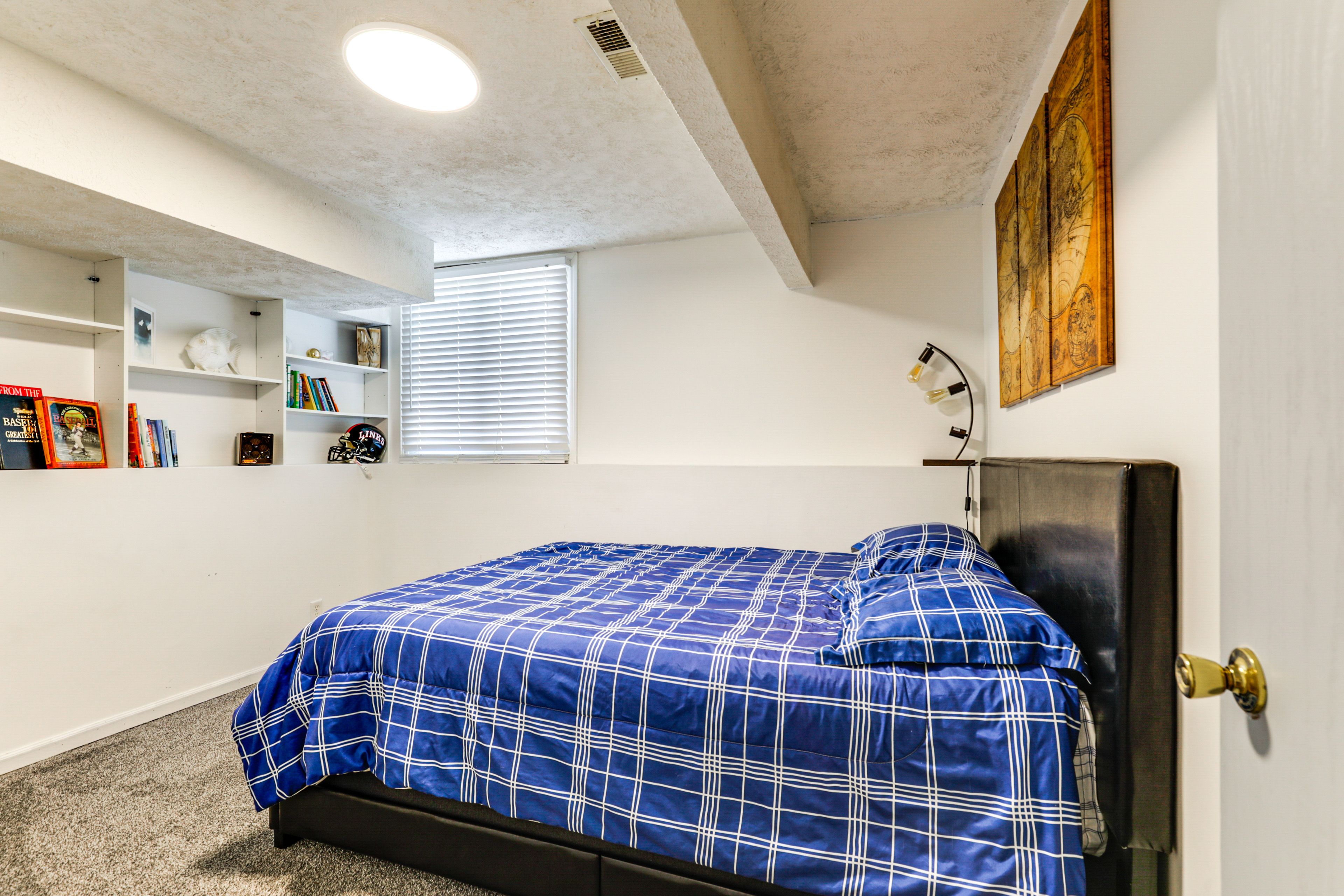 Bedroom 4 | Queen Bed | Basement Floor