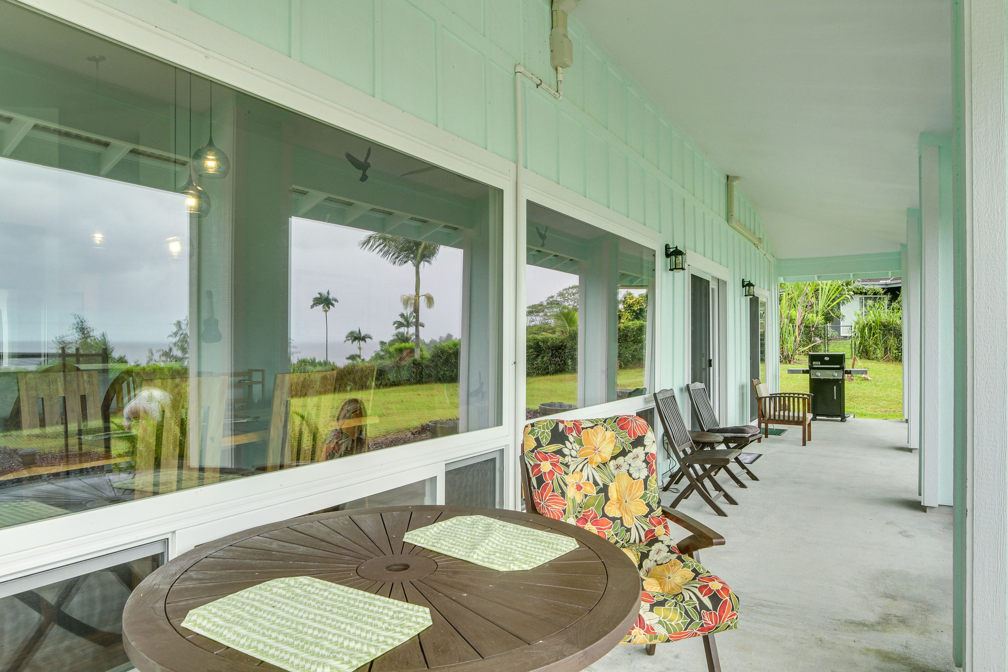 Private Patio | Outdoor Dining | Gas Grill