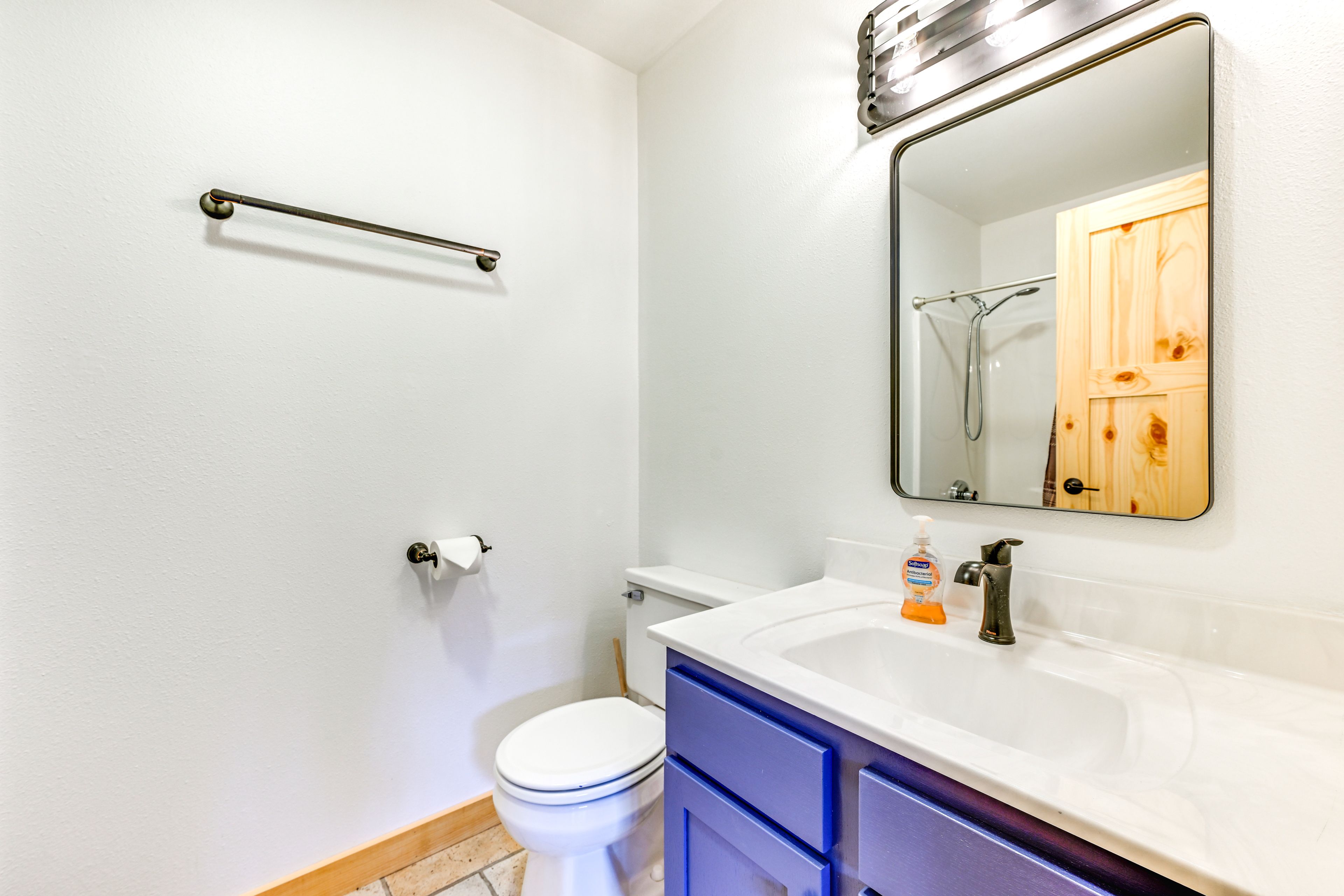 Full Bathroom | Upper Level