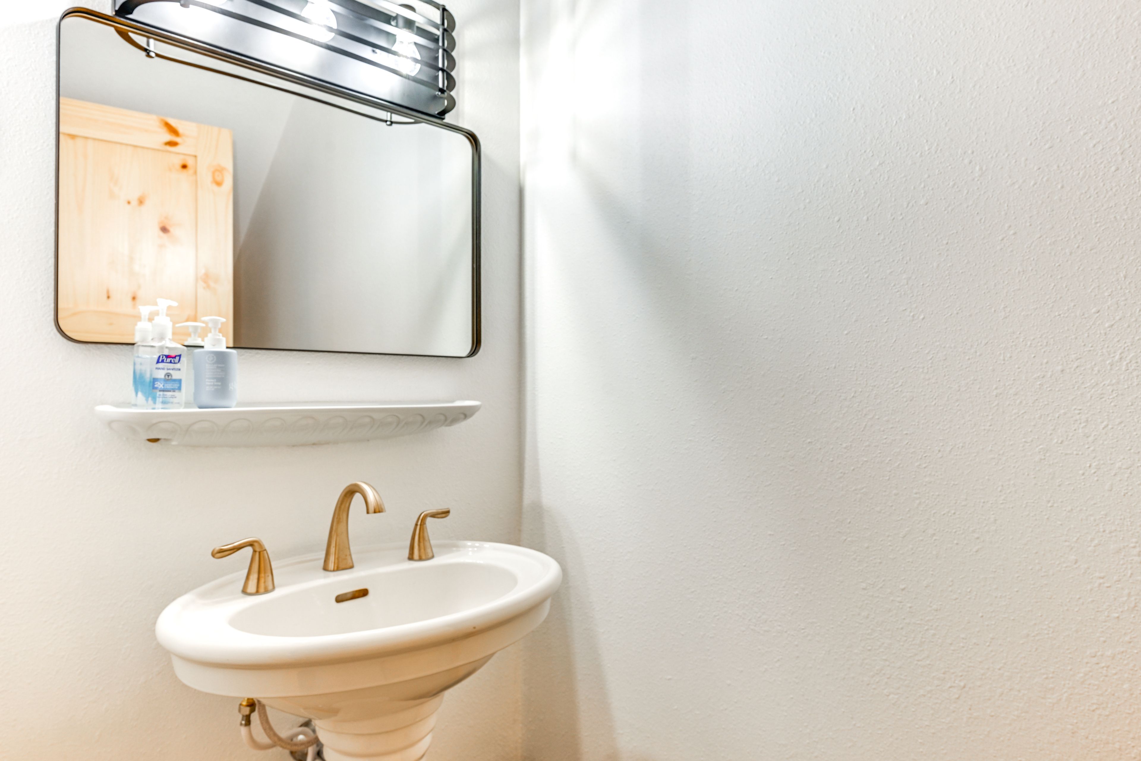 Half Bathroom | Main Level
