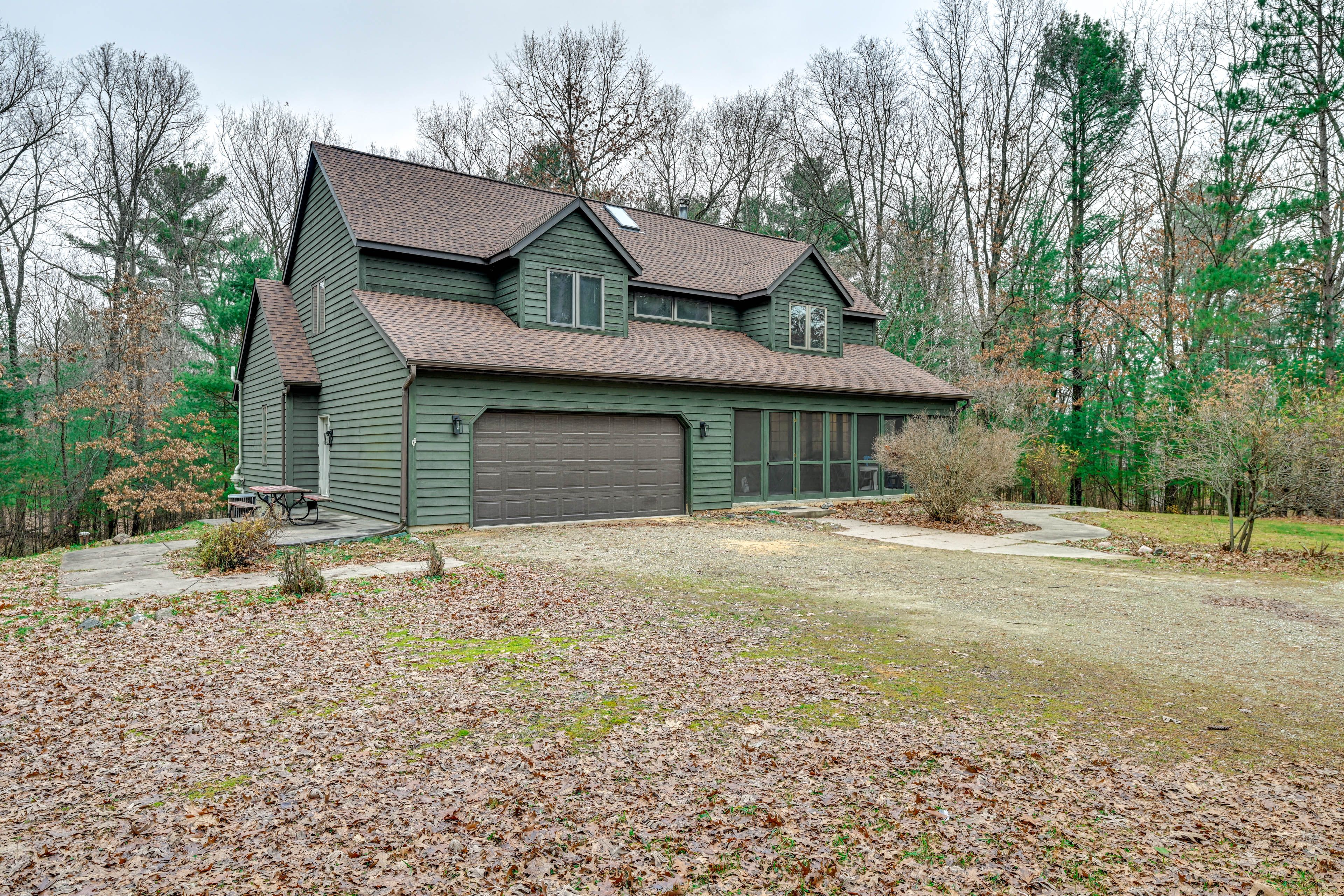 Waupaca Vacation Rental | 5BR | 3.5BA | 2 Steps Required | 3,200 Sq Ft