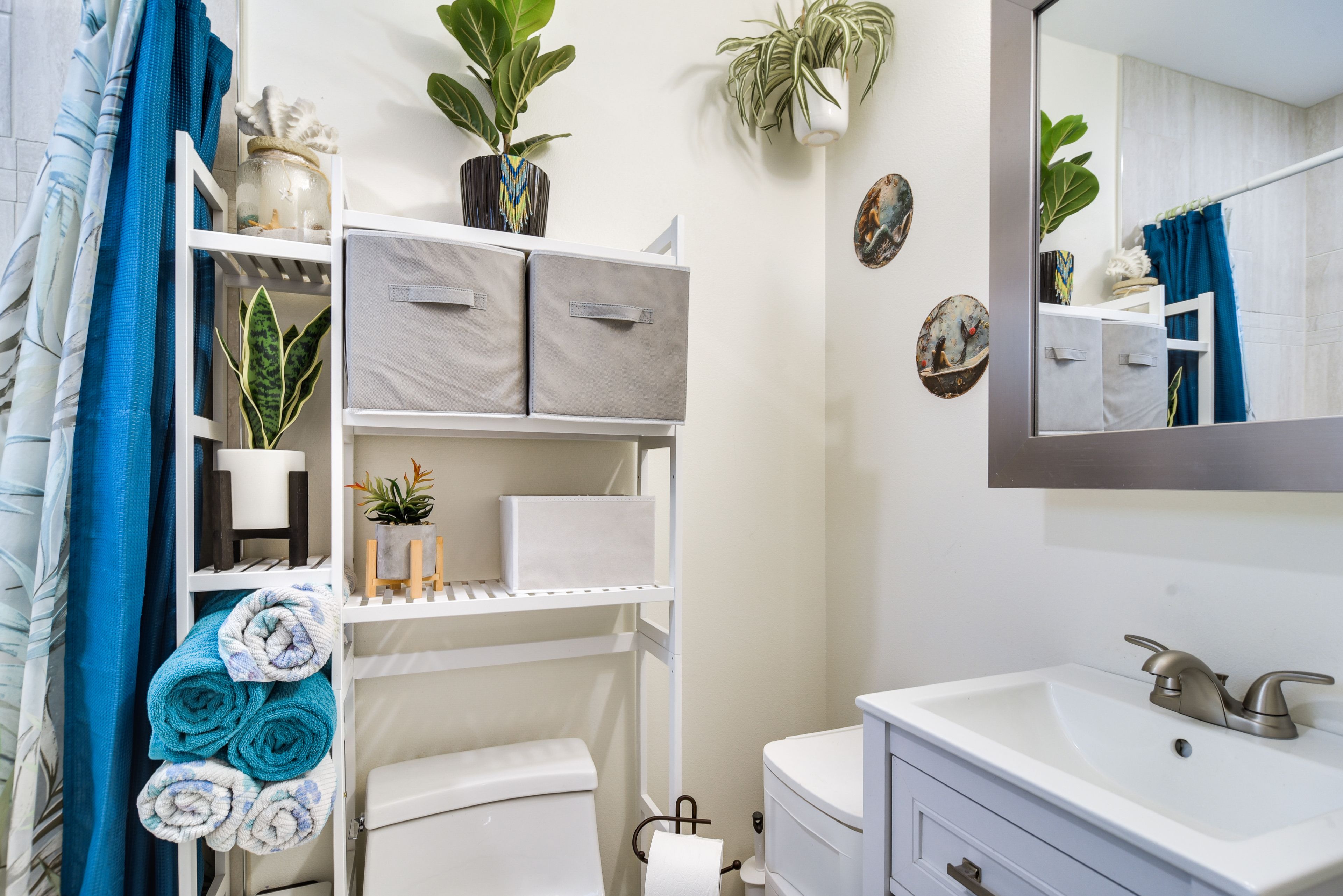 Full Bathroom | Towels Provided