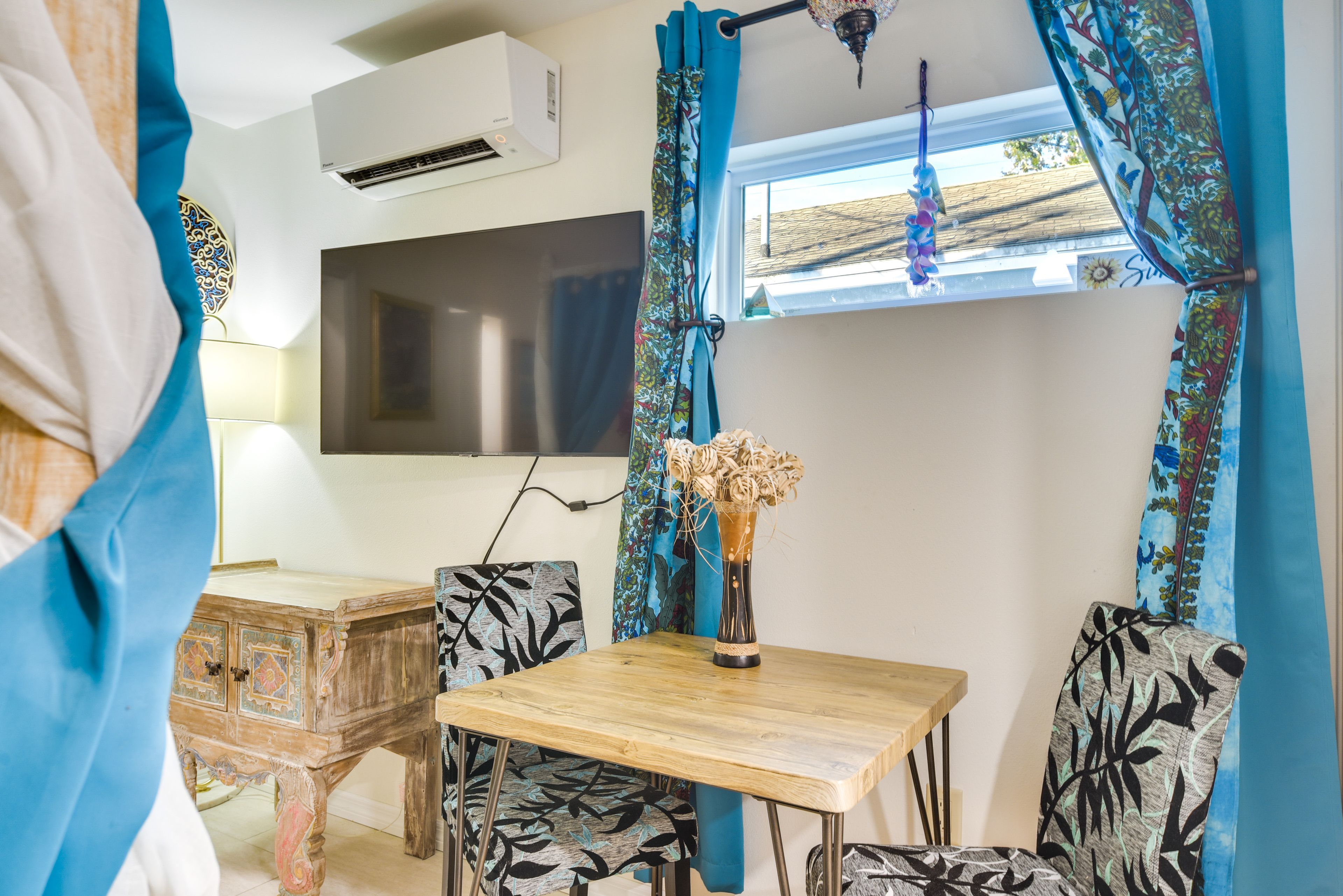 Dining Area | Dishware & Flatware