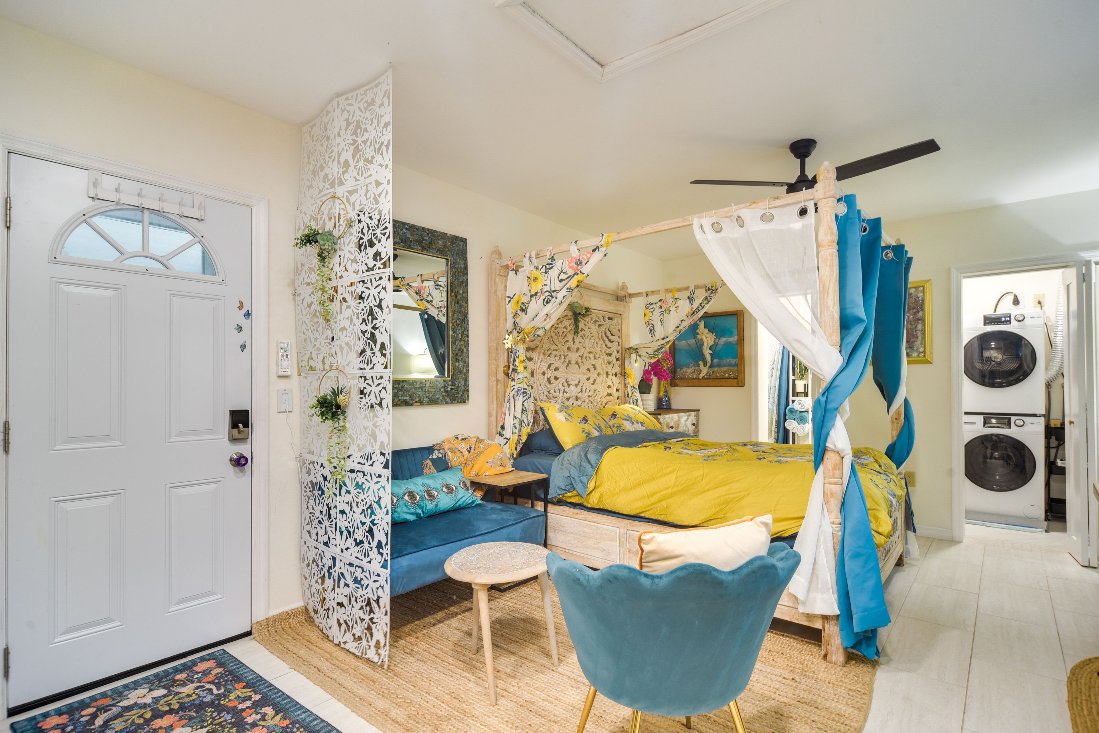 Living Area & Sleeping Area | Queen Bed | Central A/C & Heating
