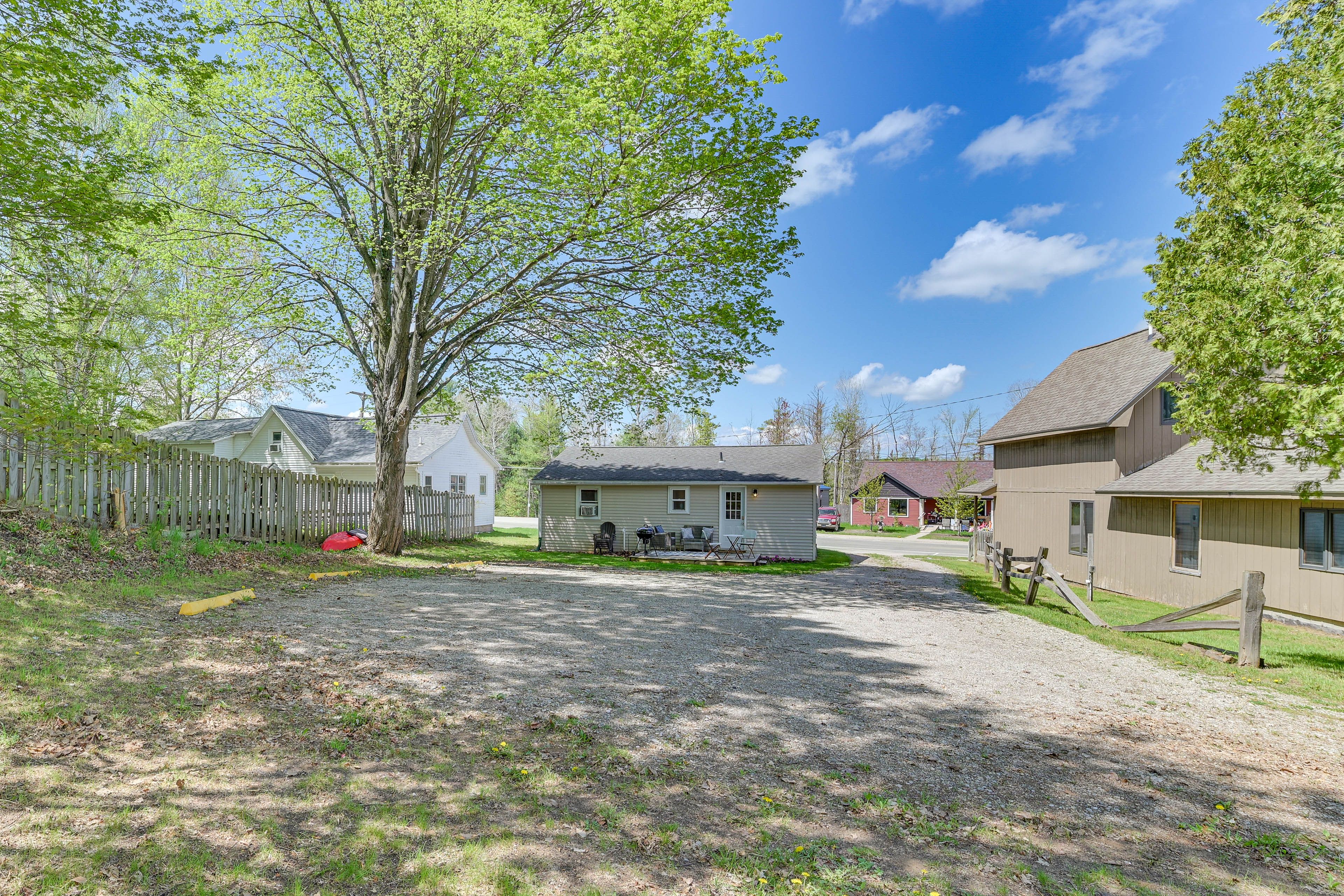 Parking | Driveway (2 Vehicles) | RV/Trailer Parking