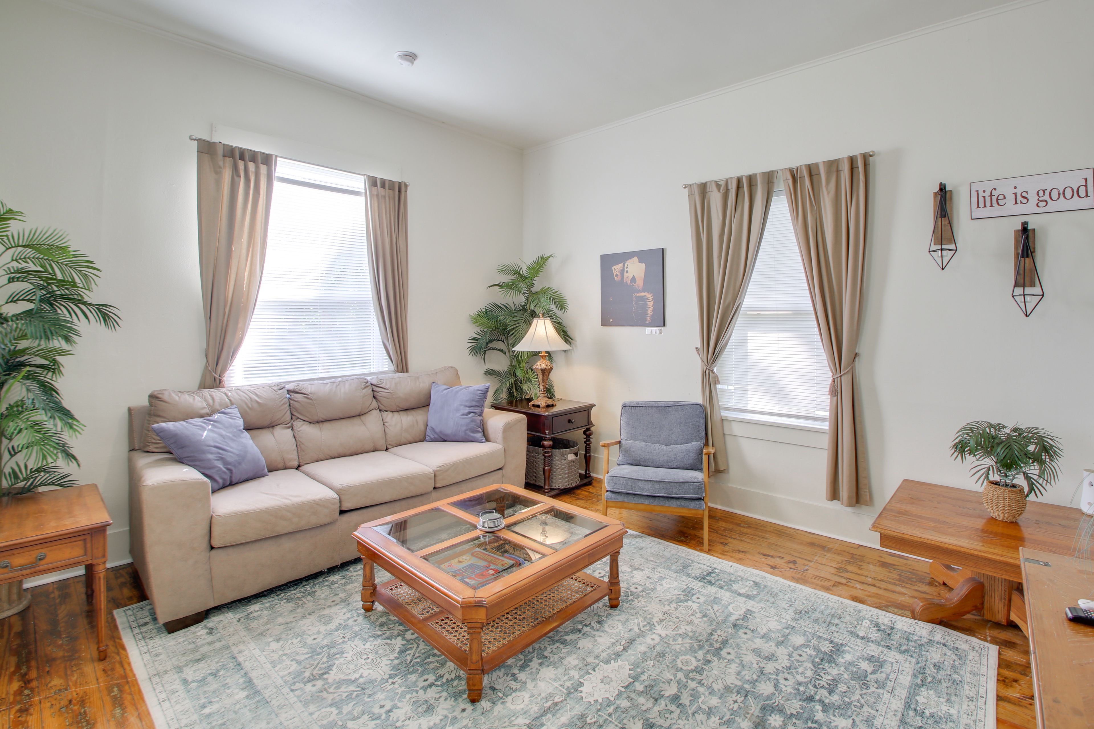 Living Room | Smart TV