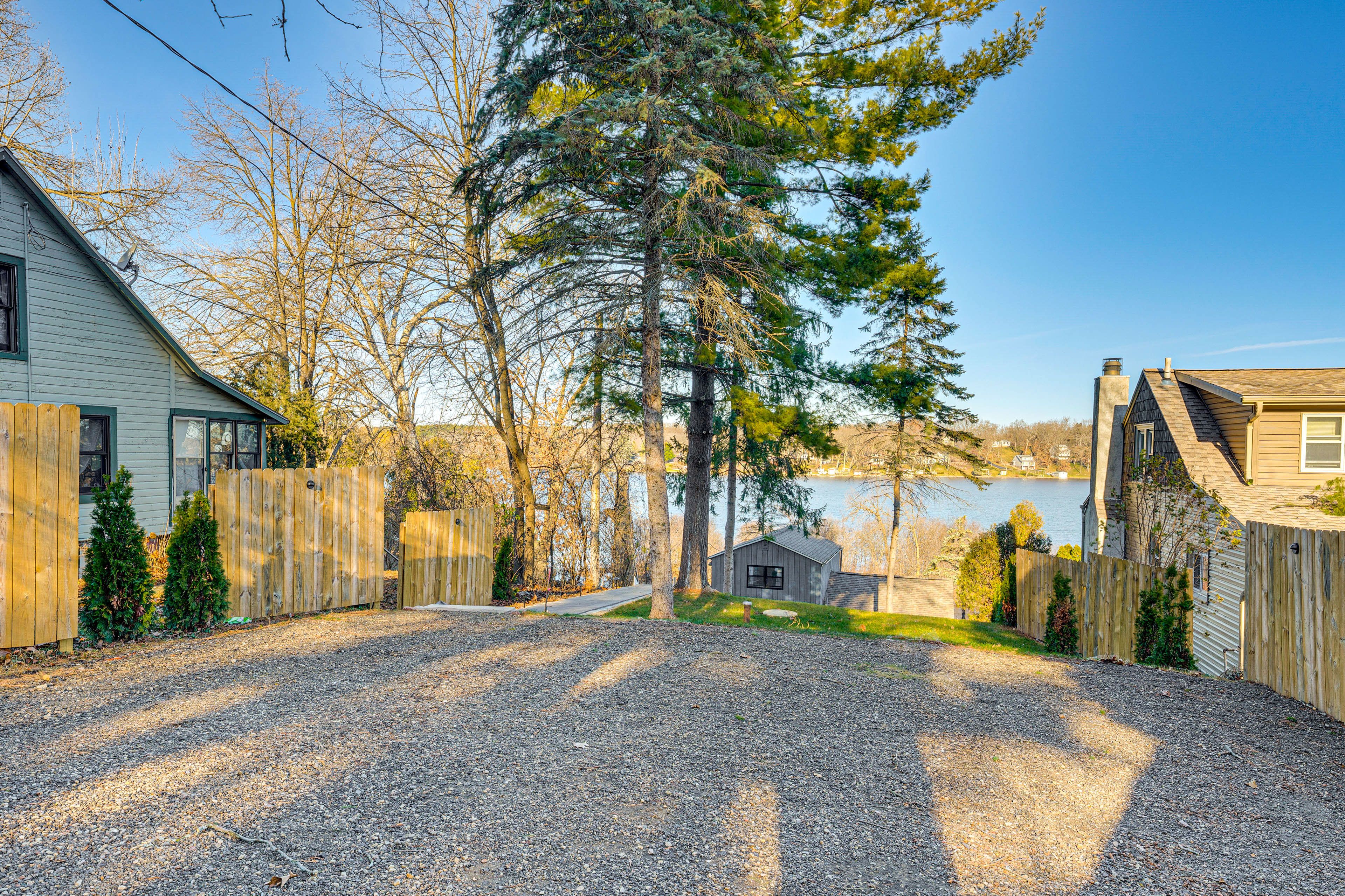 Parking | Driveway (4 Vehicles)